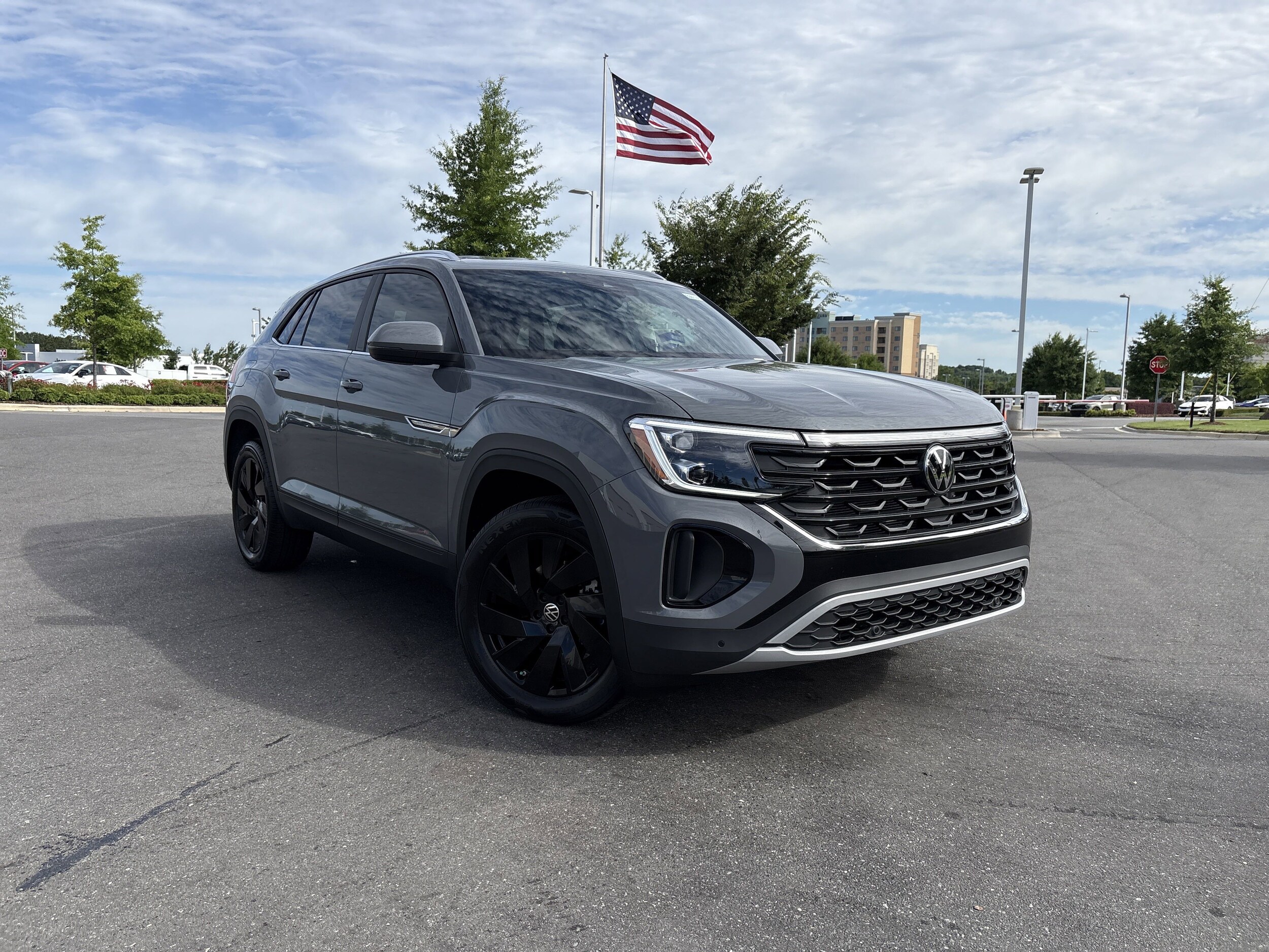 2025 Volkswagen Atlas Cross Sport SE Technology photo 2