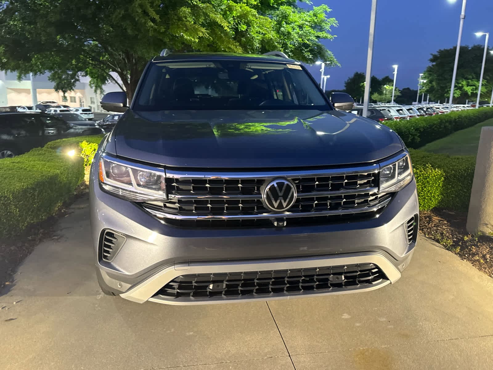 2021 Volkswagen Atlas 3.6L V6 SEL Premium 4MOTION (2021.5) photo 2