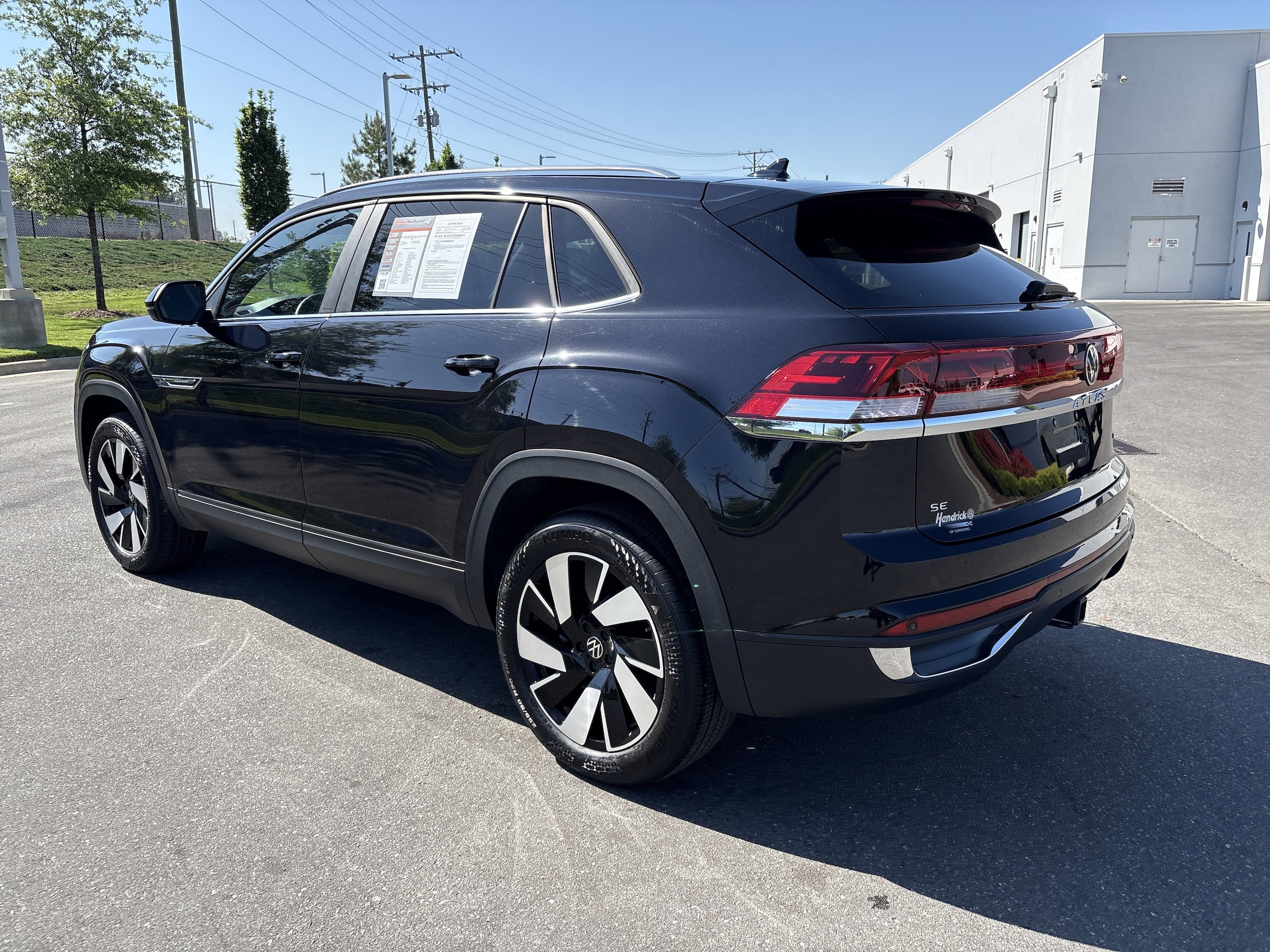 2024 Volkswagen Atlas Cross Sport 2.0T SE w/Technology photo 5
