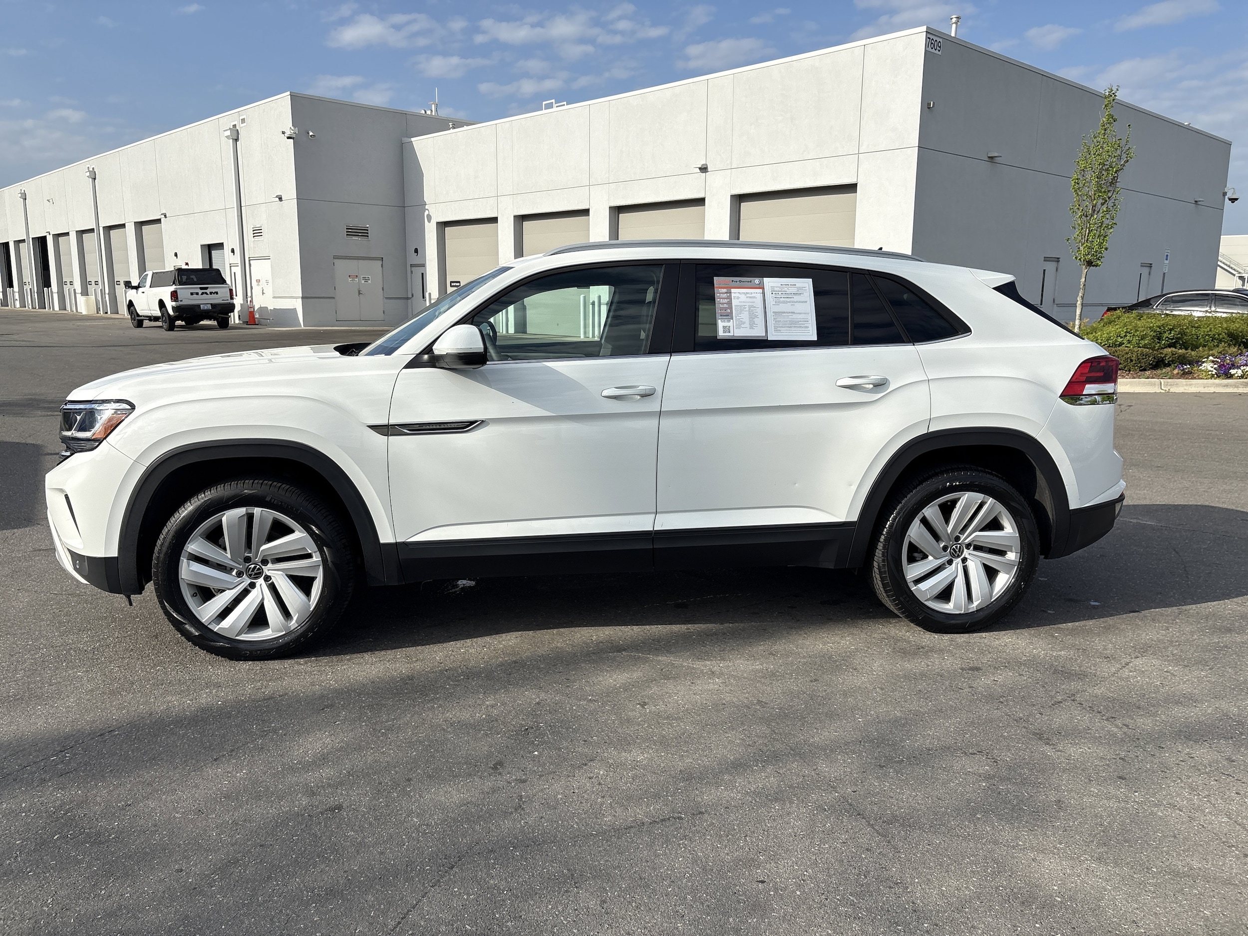 2022 Volkswagen Atlas Cross Sport 3.6L V6 SE w/Technology photo 5
