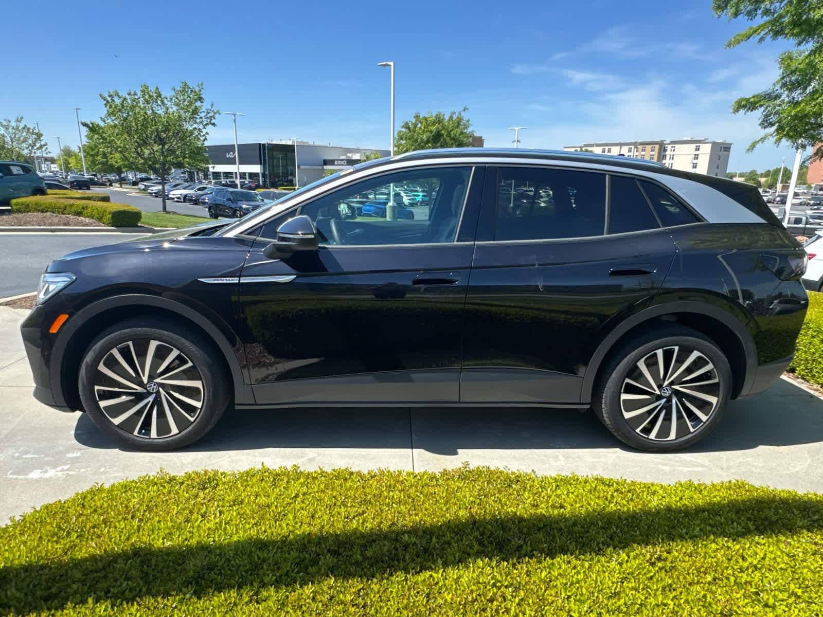 2023 Volkswagen ID.4 Pro S Plus w/SK On Battery w/VW Sound photo 6