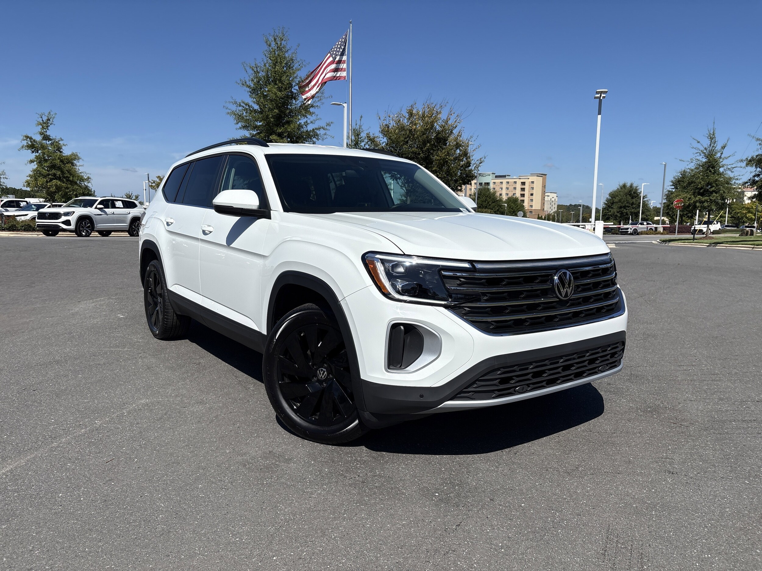 2025 Volkswagen Atlas SE Technology photo 2