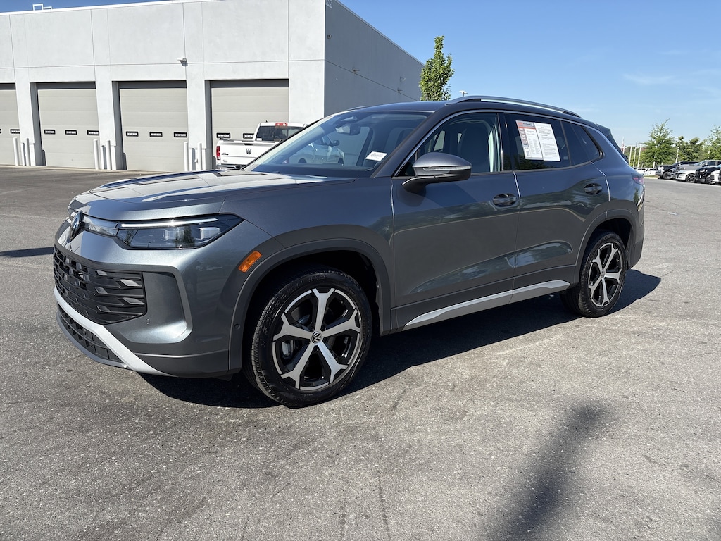 Certified 2025 Volkswagen Tiguan 2.0T SE SUV