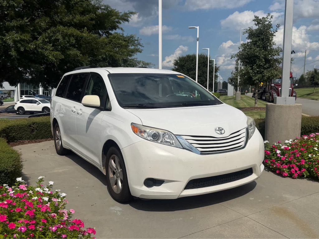 Used 2017 Toyota Sienna LE 8 Passenger Van