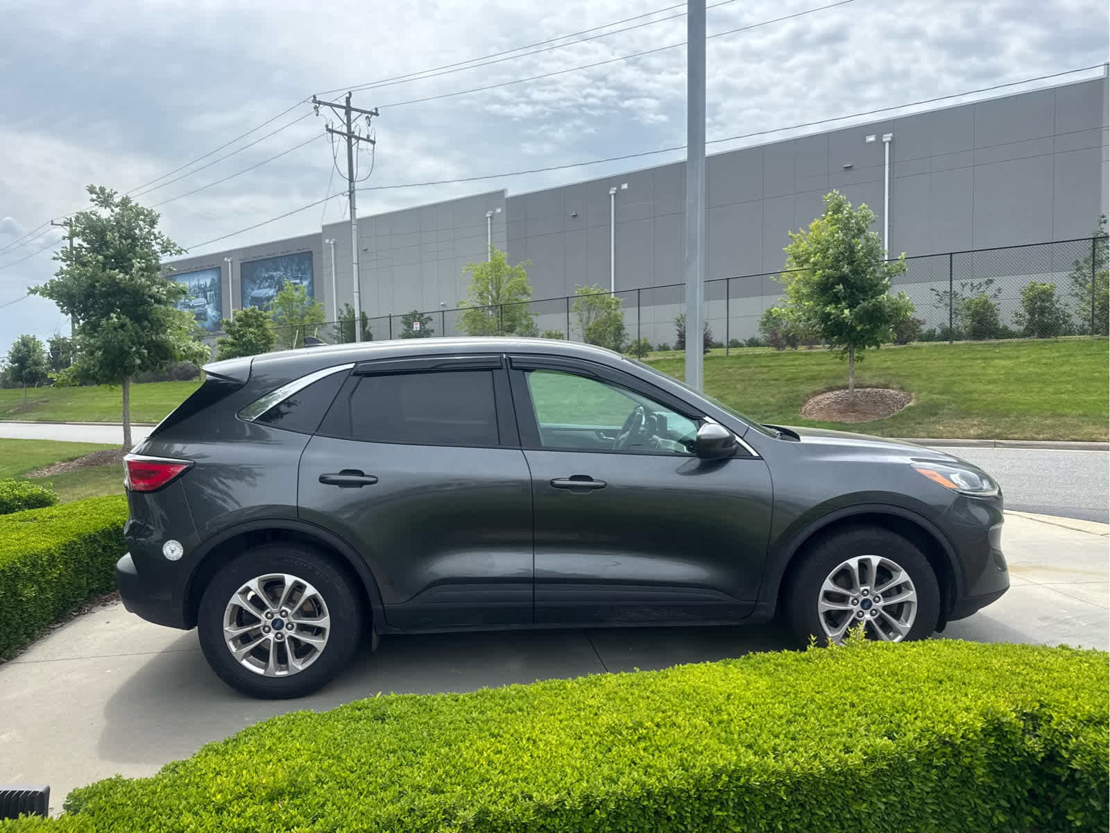 2020 Ford Escape SE photo 3