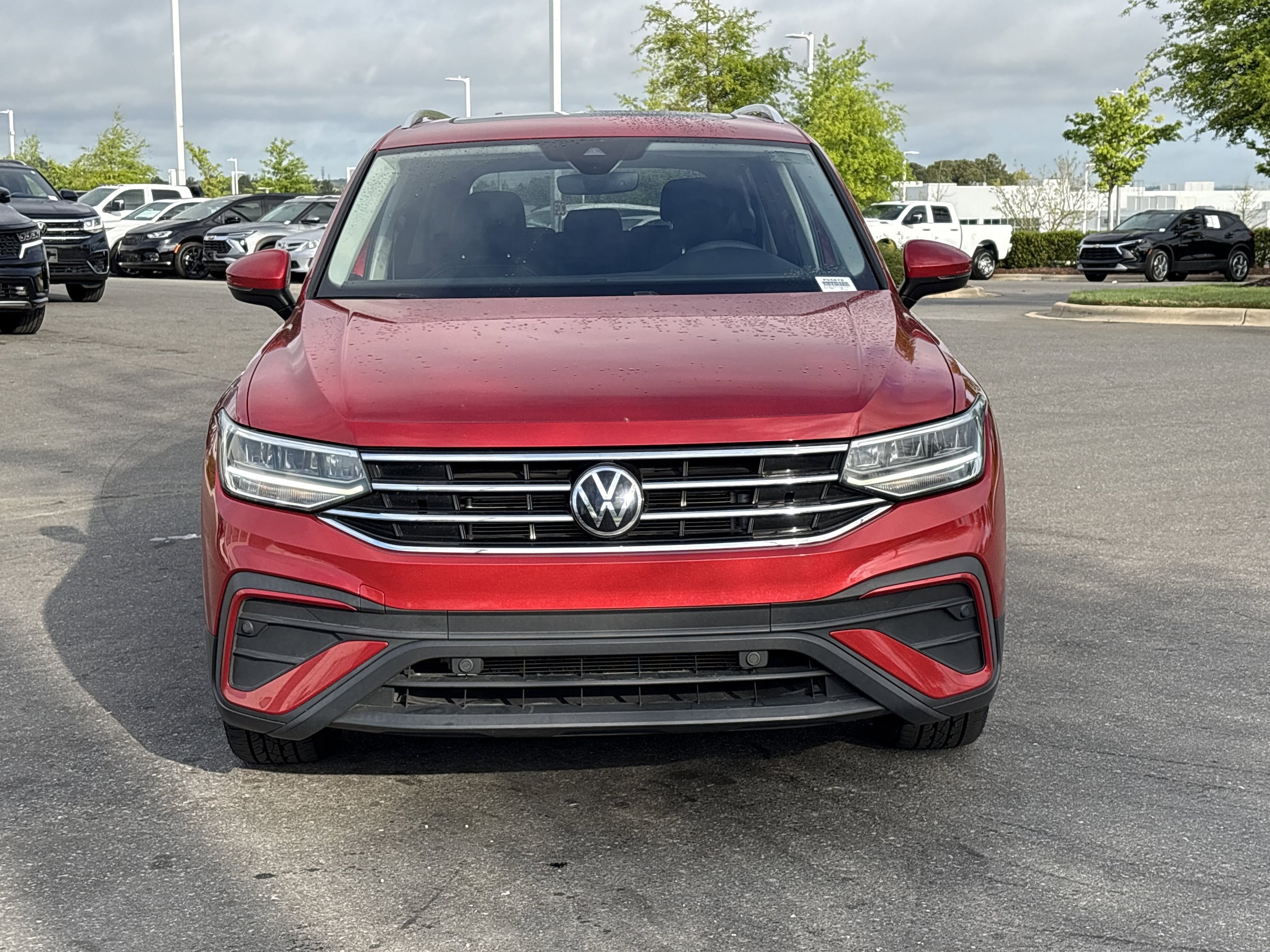 2023 Volkswagen Tiguan 2.0T SE photo 2