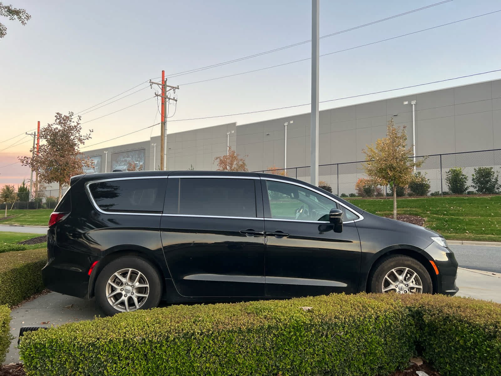 Used 2025 Chrysler Pacifica Select Van Passenger Van