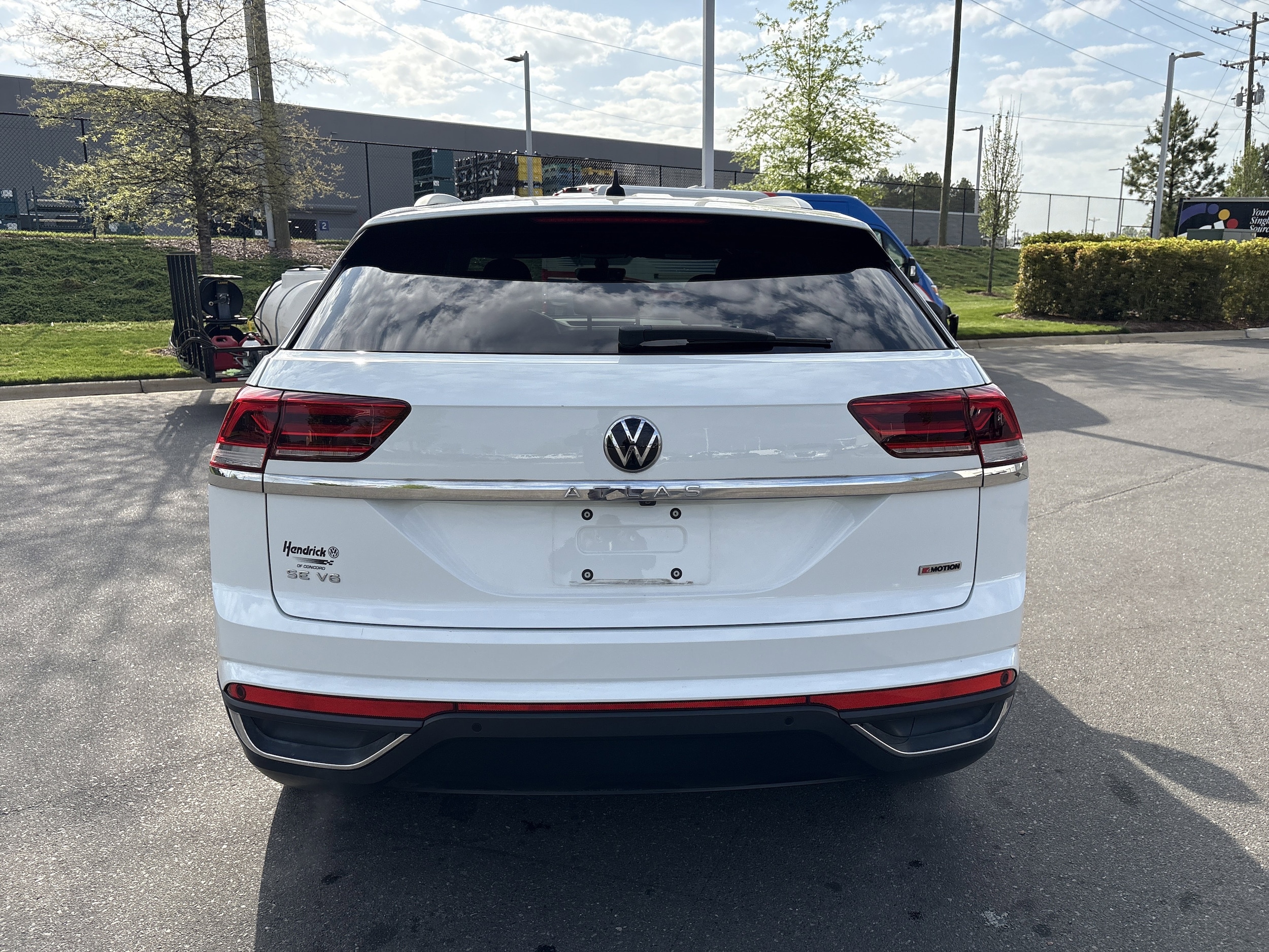 2022 Volkswagen Atlas Cross Sport 3.6L V6 SE w/Technology photo 3