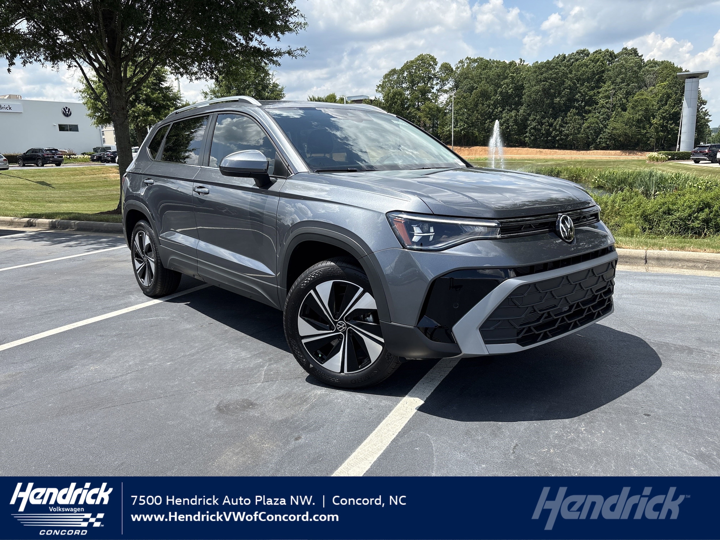 2025 Volkswagen Taos SE's photo