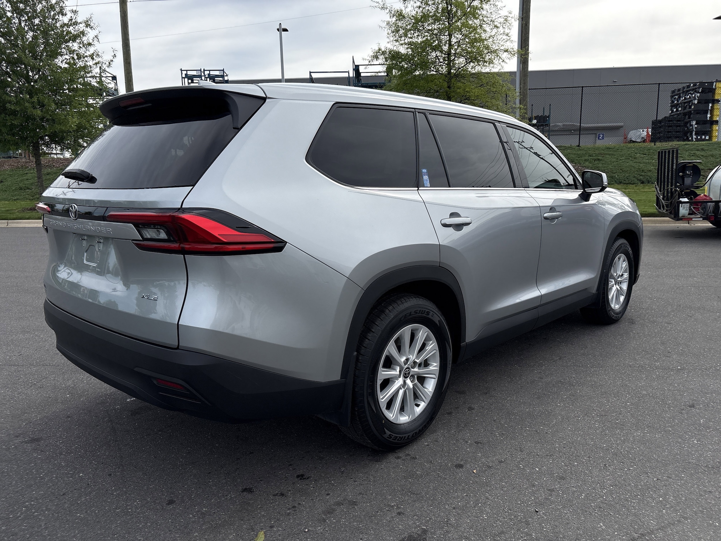 2024 Toyota Grand Highlander XLE photo 3