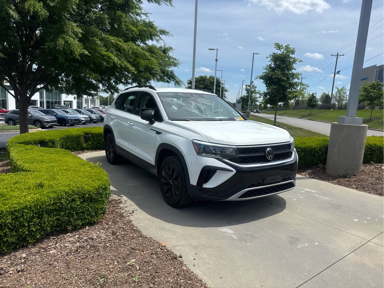 2023 Volkswagen Taos 1.5T S photo 2