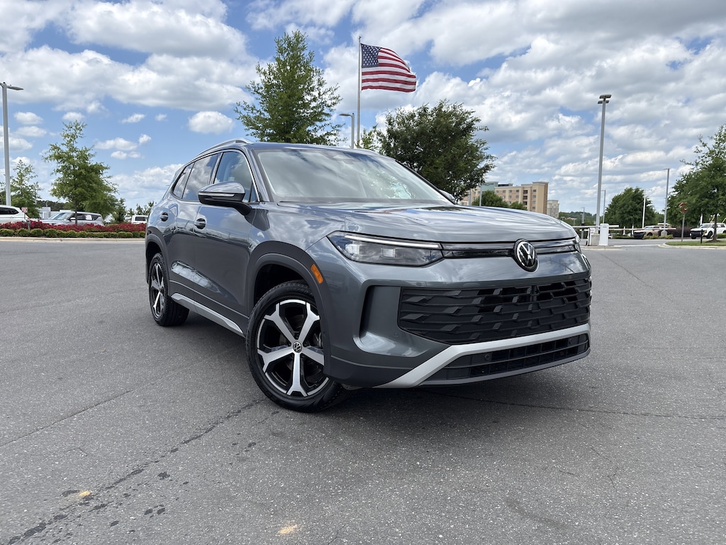Certified 2025 Volkswagen Tiguan 2.0T SE SUV