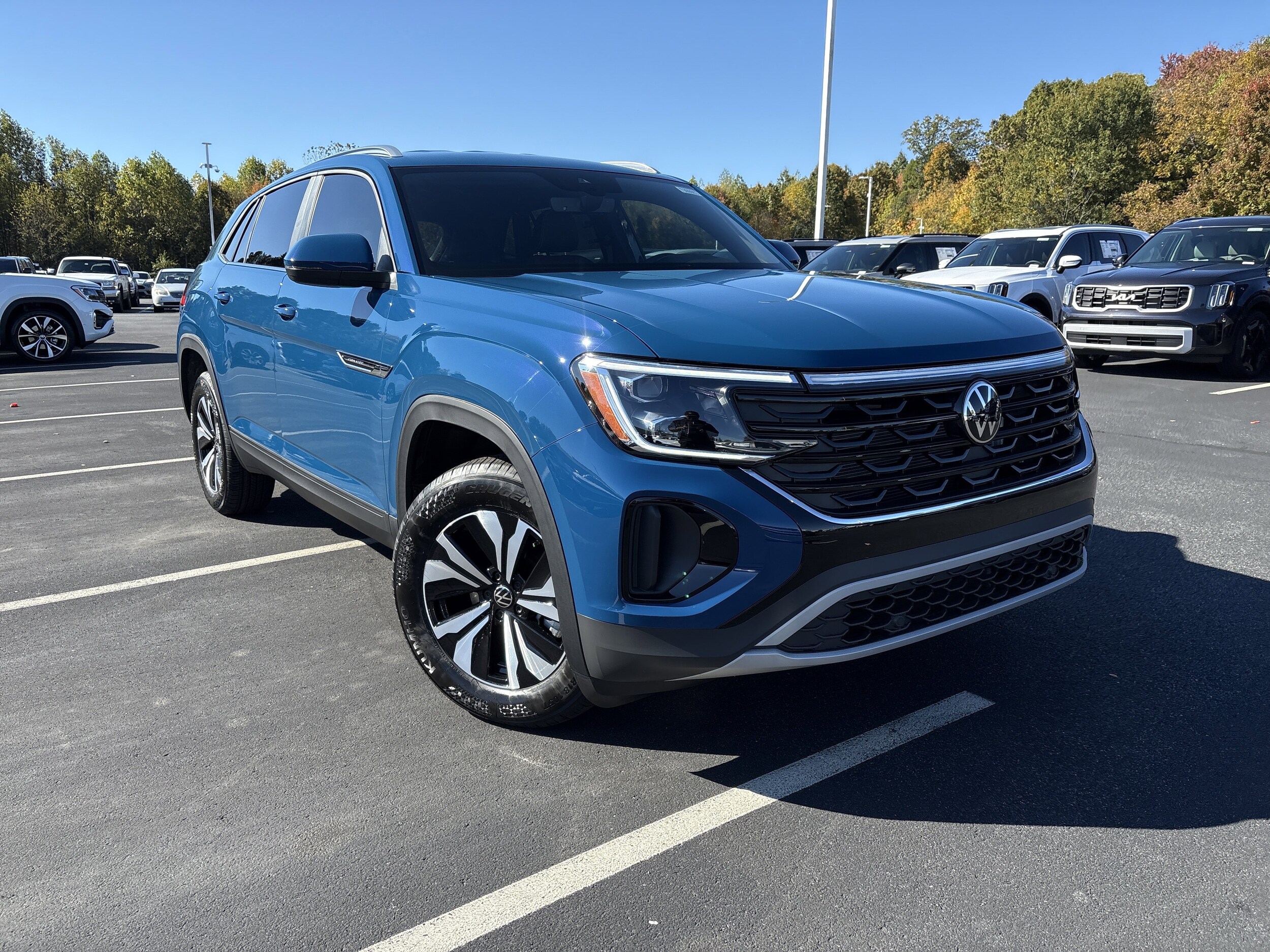 2026 Volkswagen Atlas Cross Sport SE photo 2