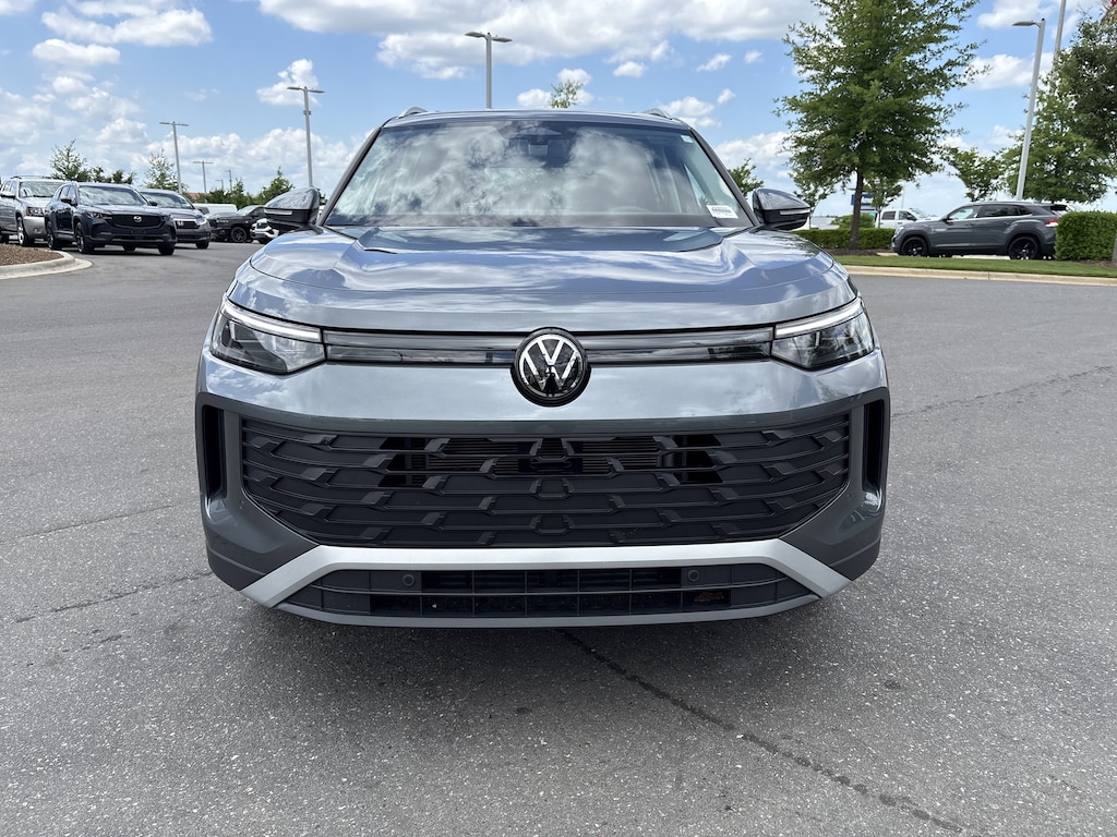 Certified 2025 Volkswagen Tiguan 2.0T SE SUV
