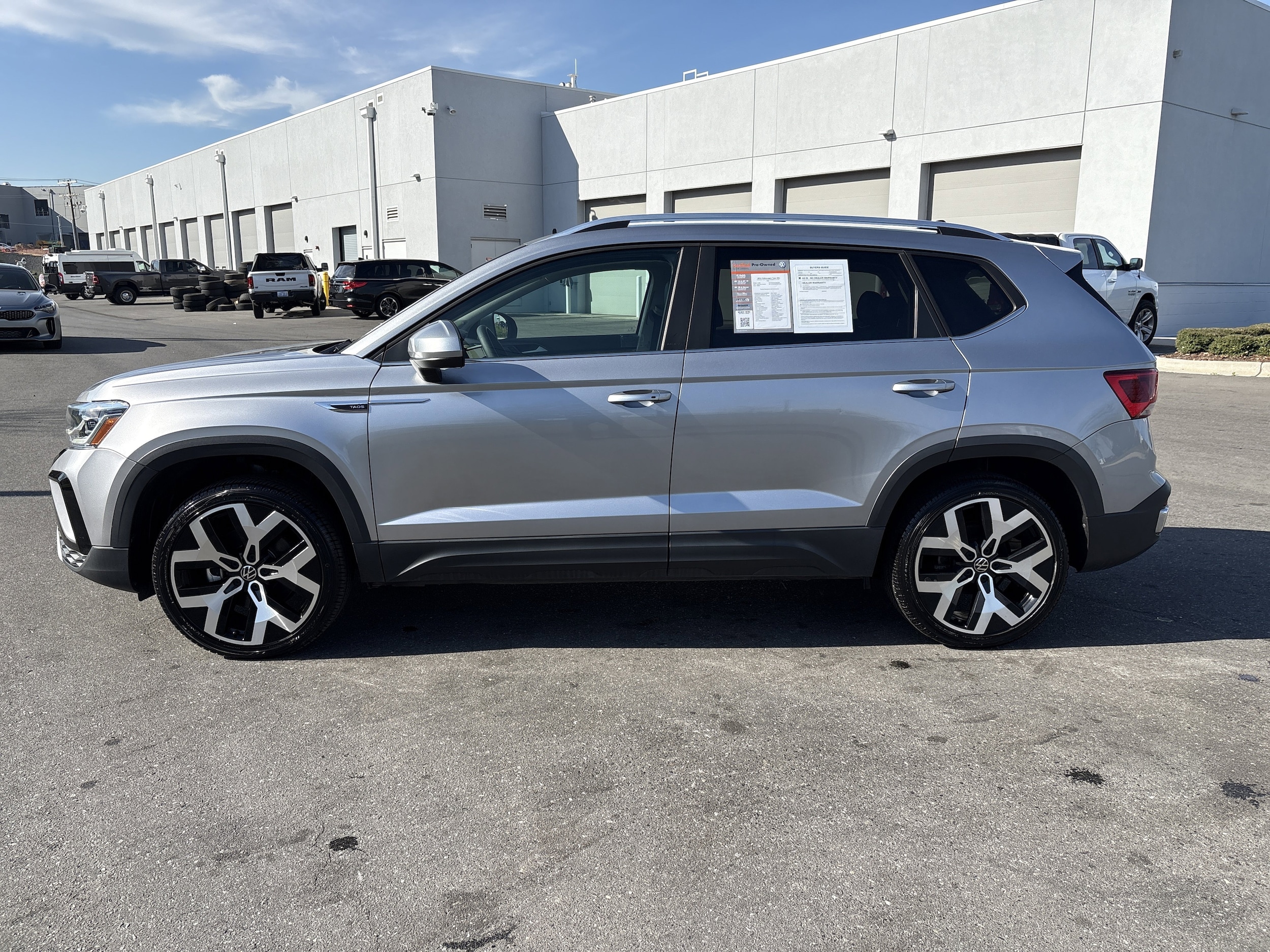 2022 Volkswagen Taos 1.5T SEL 4MOTION photo 5