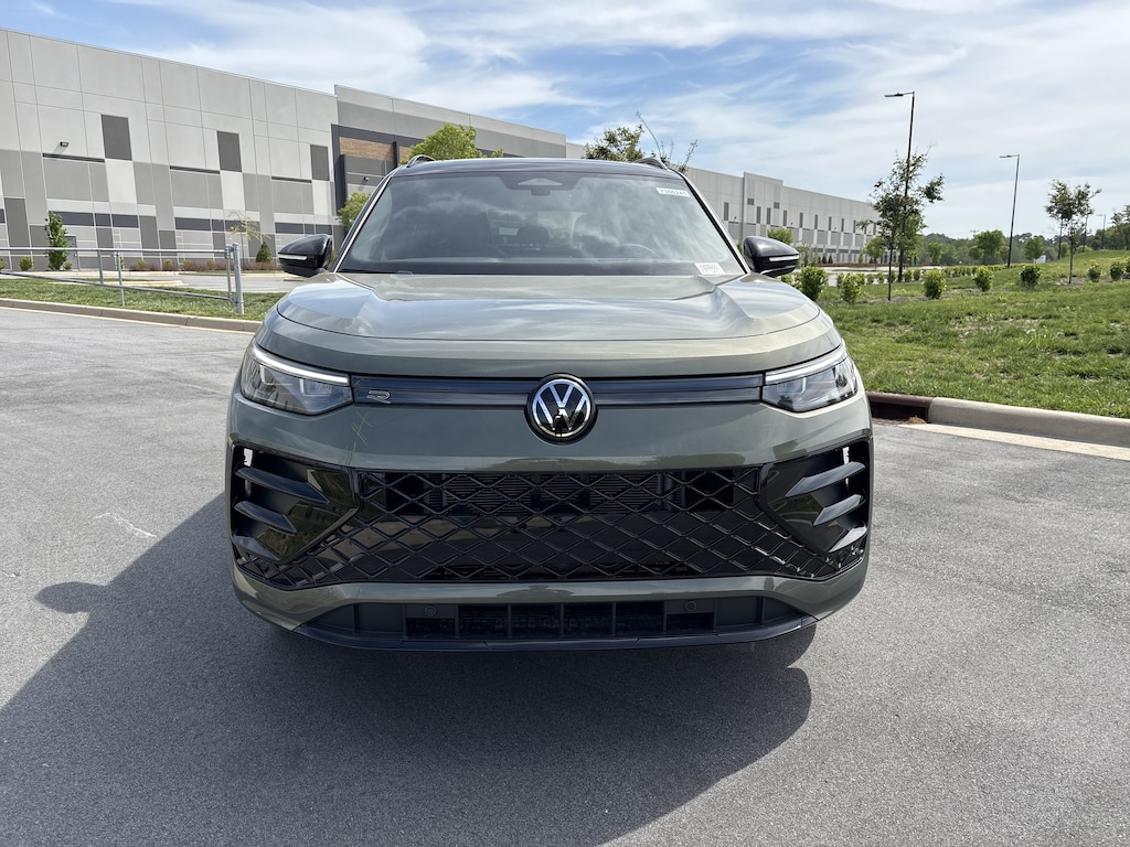 New 2026 Volkswagen Tiguan 2.0T SE R-Line Black SUV