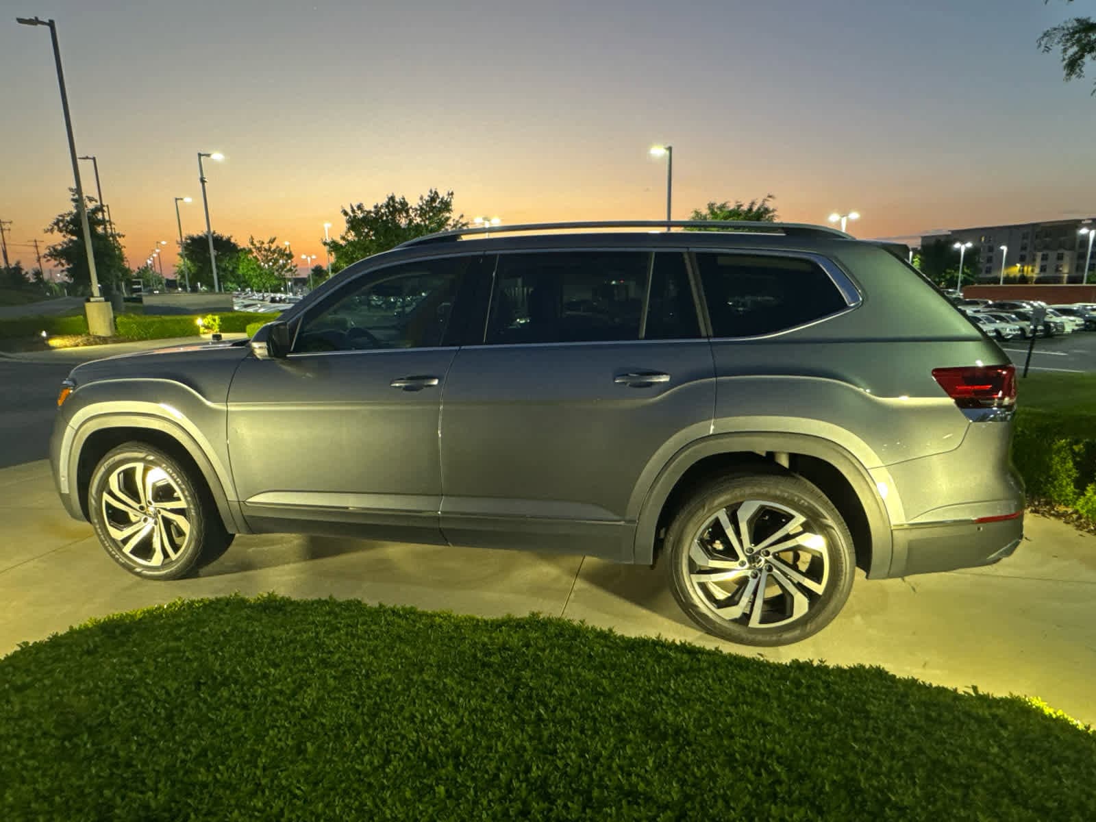 2021 Volkswagen Atlas 3.6L V6 SEL Premium 4MOTION (2021.5) photo 5