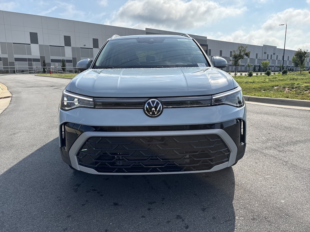 New 2026 Volkswagen Taos 1.5T SEL SUV