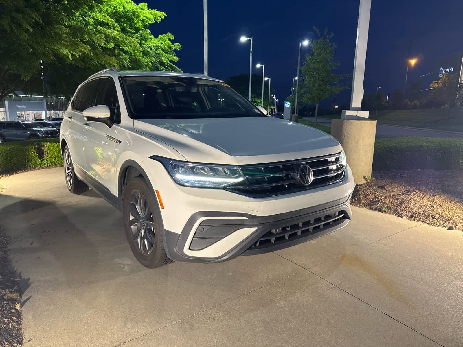 2022 Volkswagen Tiguan 2.0T SE photo 2