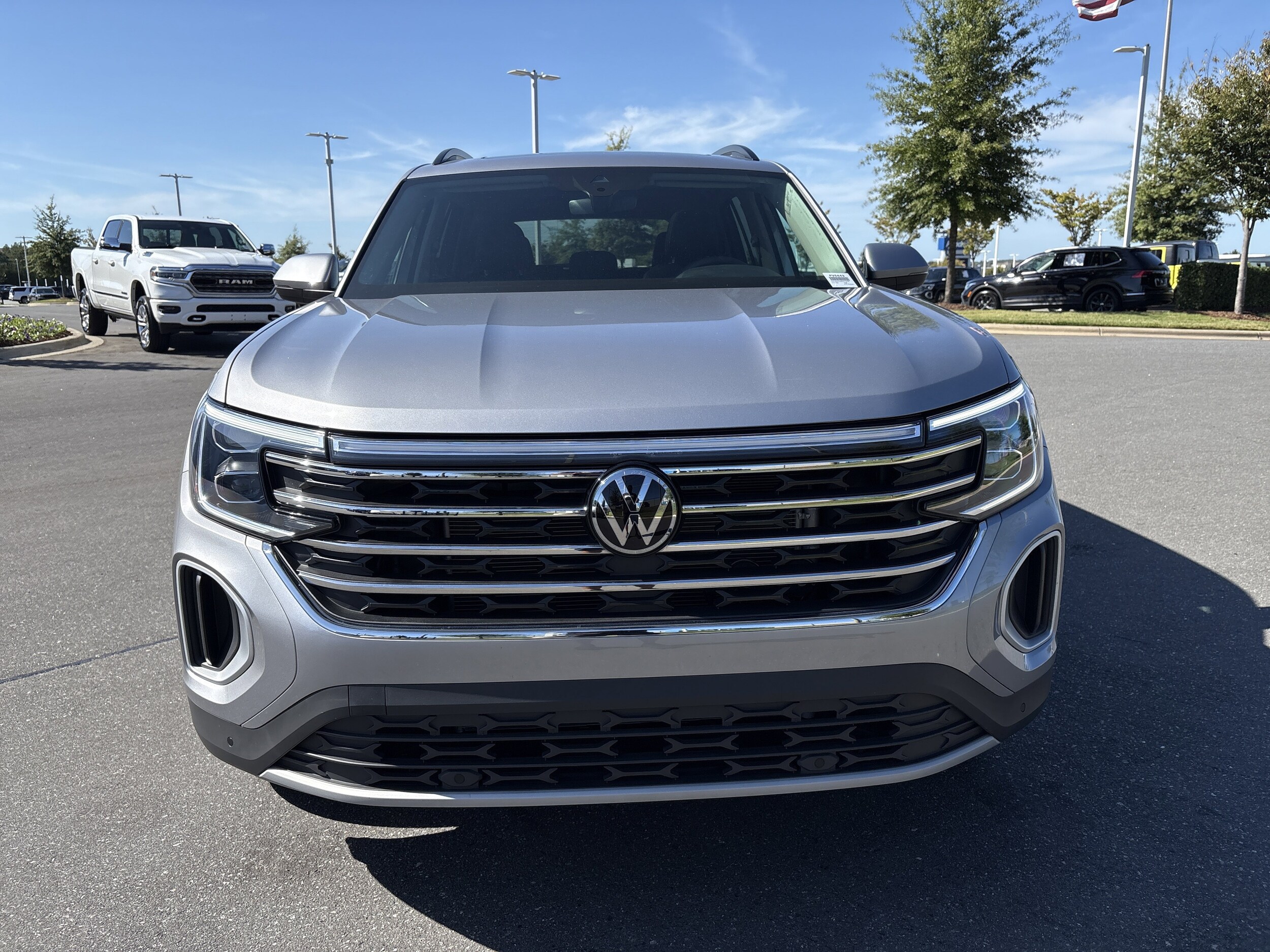 2025 Volkswagen Atlas SE Technology photo 3