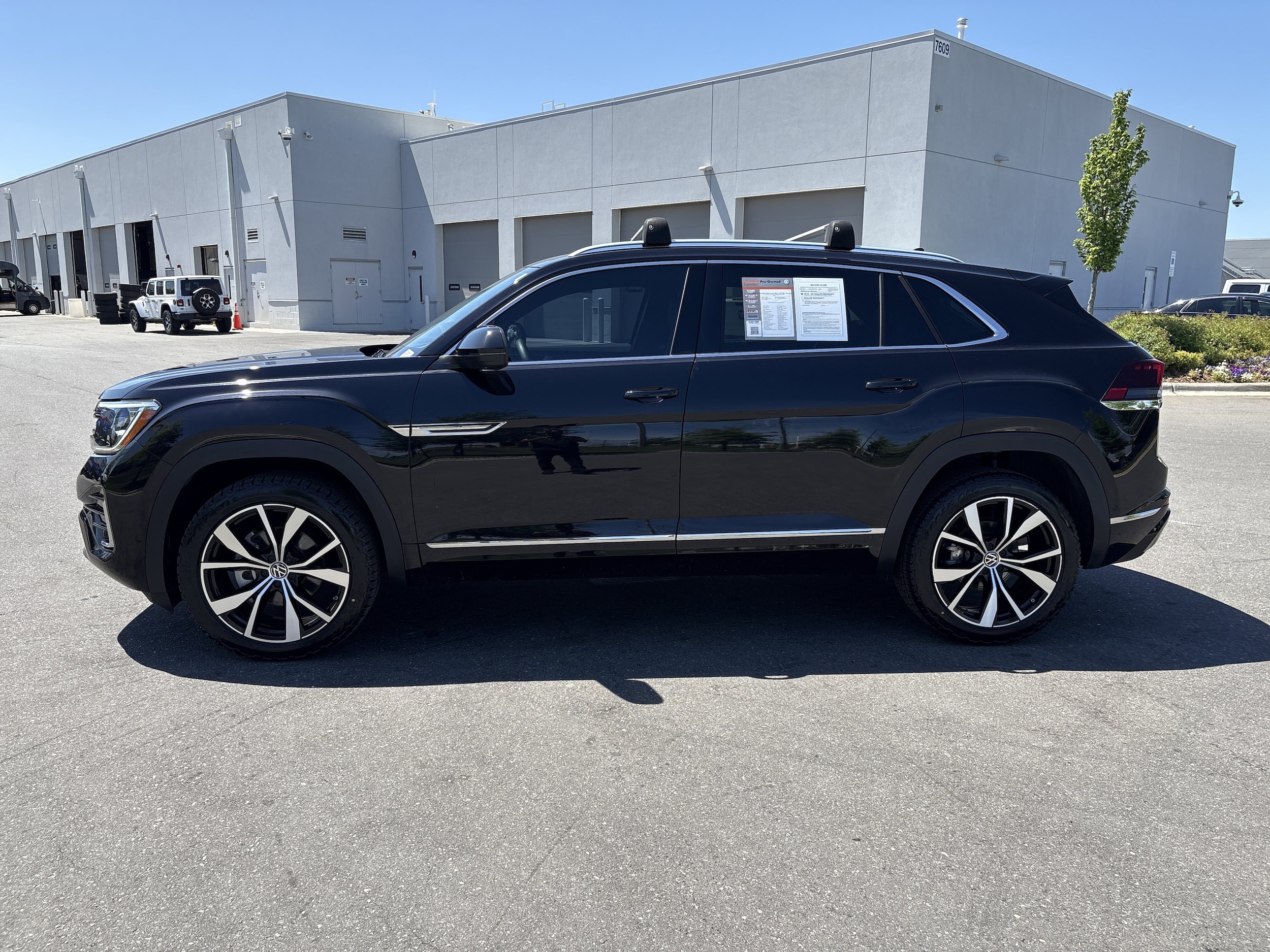 2024 Volkswagen Atlas Cross Sport 2.0T SEL Premium R-Line photo 5