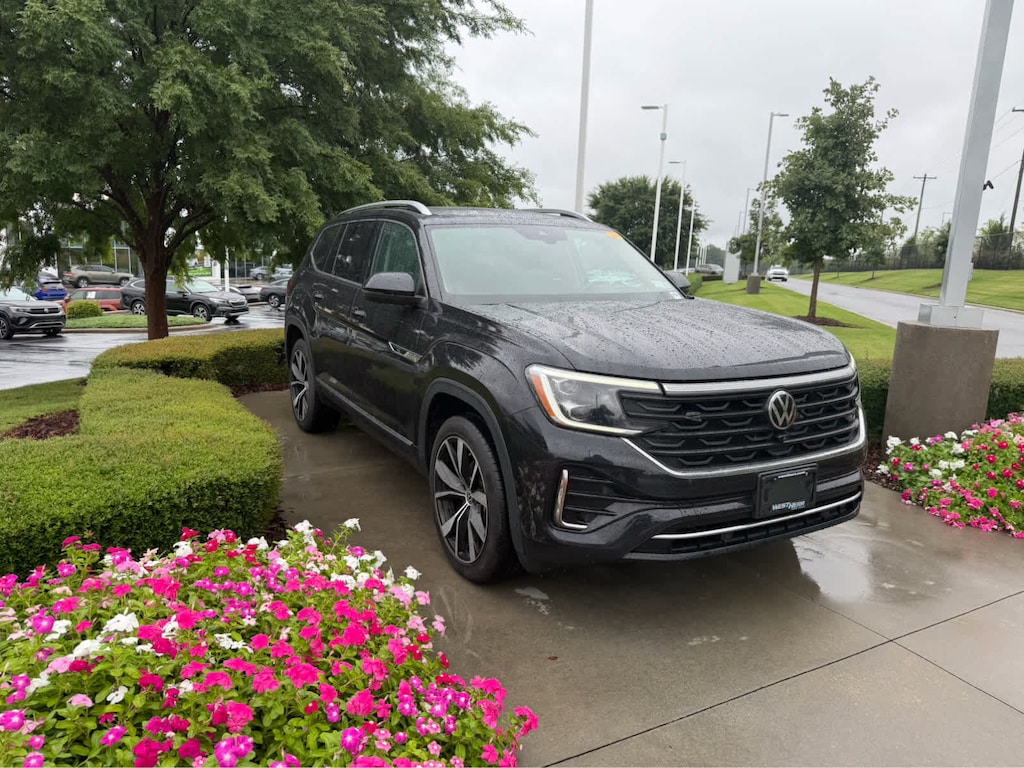 Used 2024 Volkswagen Atlas 2.0T SEL Premium R-Line SUV