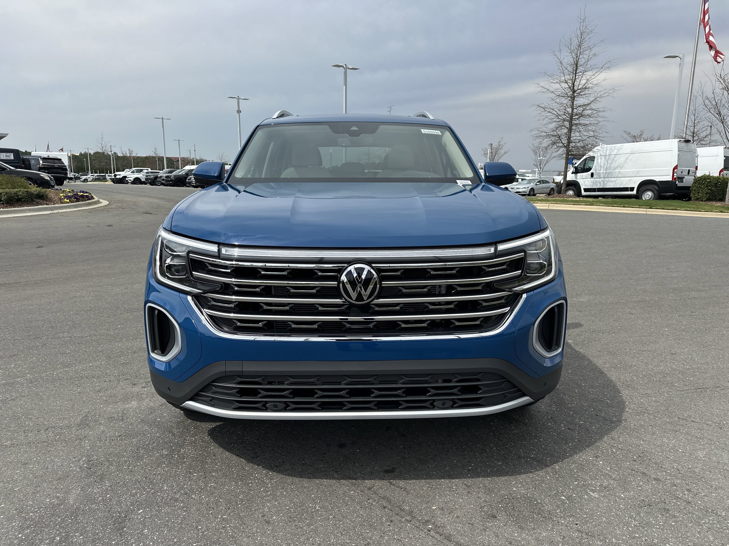 2025 Volkswagen Atlas SEL photo 3