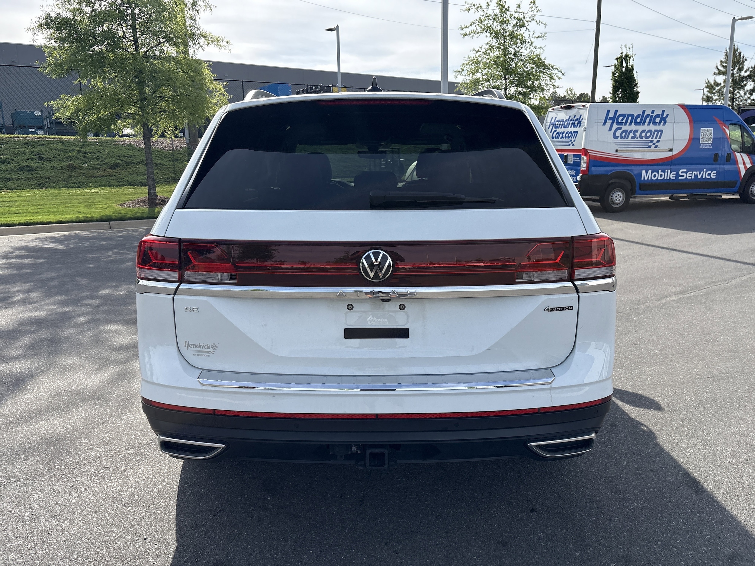 2024 Volkswagen Atlas 2.0T SE w/Technology photo 3