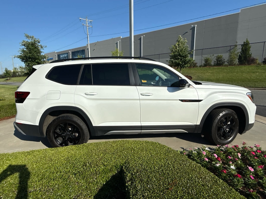 Used 2024 Volkswagen Atlas 2.0T Peak Edition SEL SUV