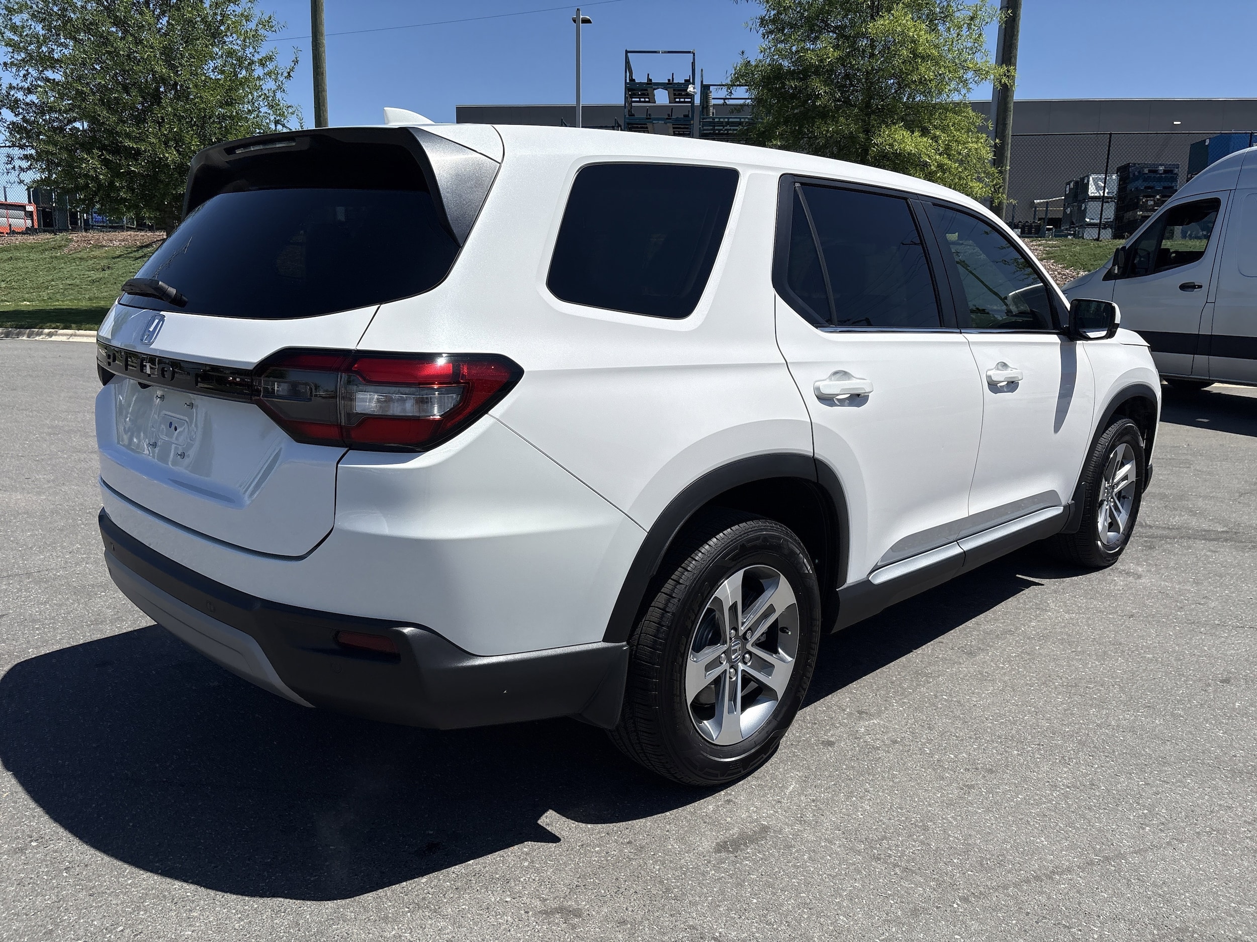 2023 Honda Pilot EX-L 7 Passenger photo 3