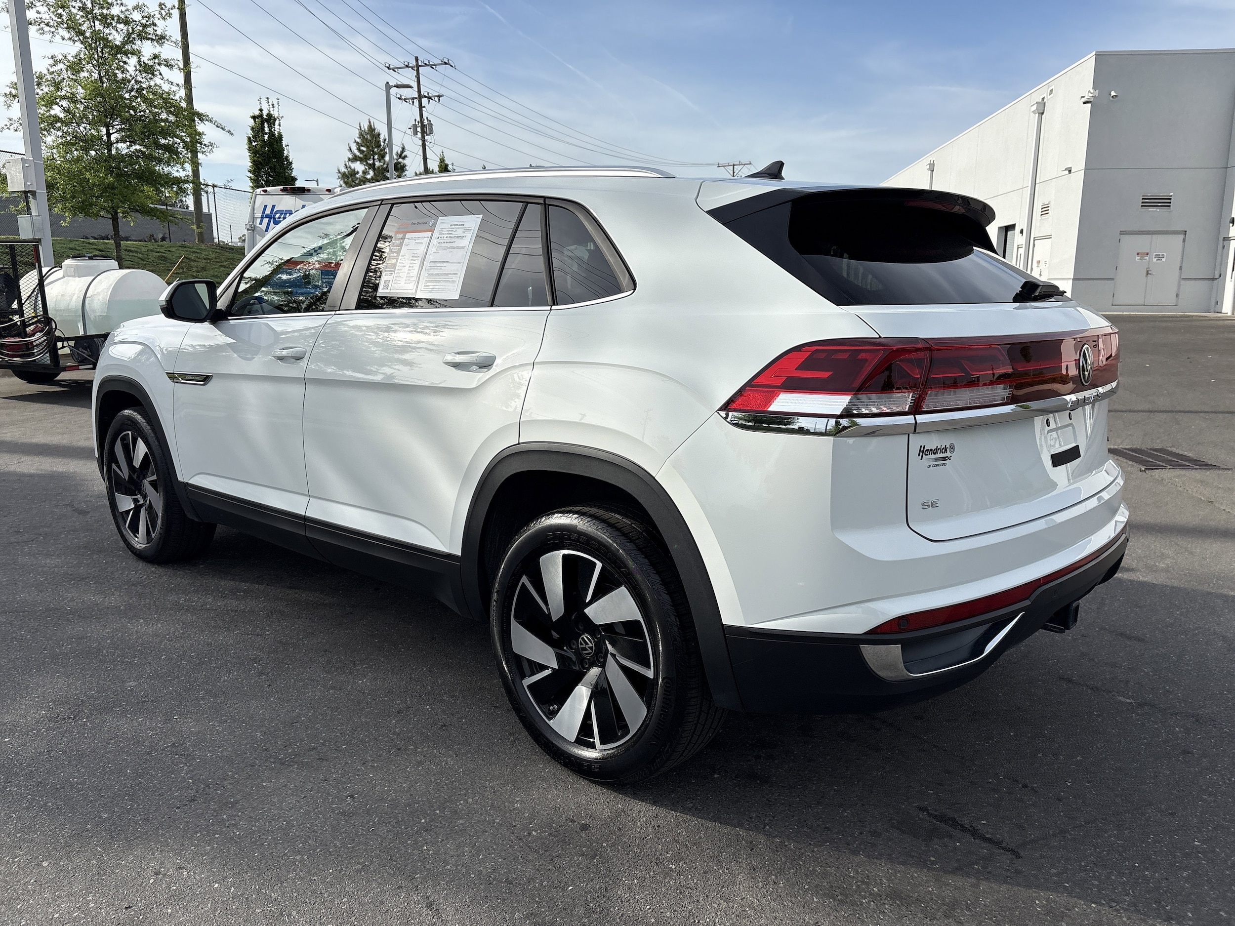 2025 Volkswagen Atlas Cross Sport 2.0T SE w/Technology photo 6