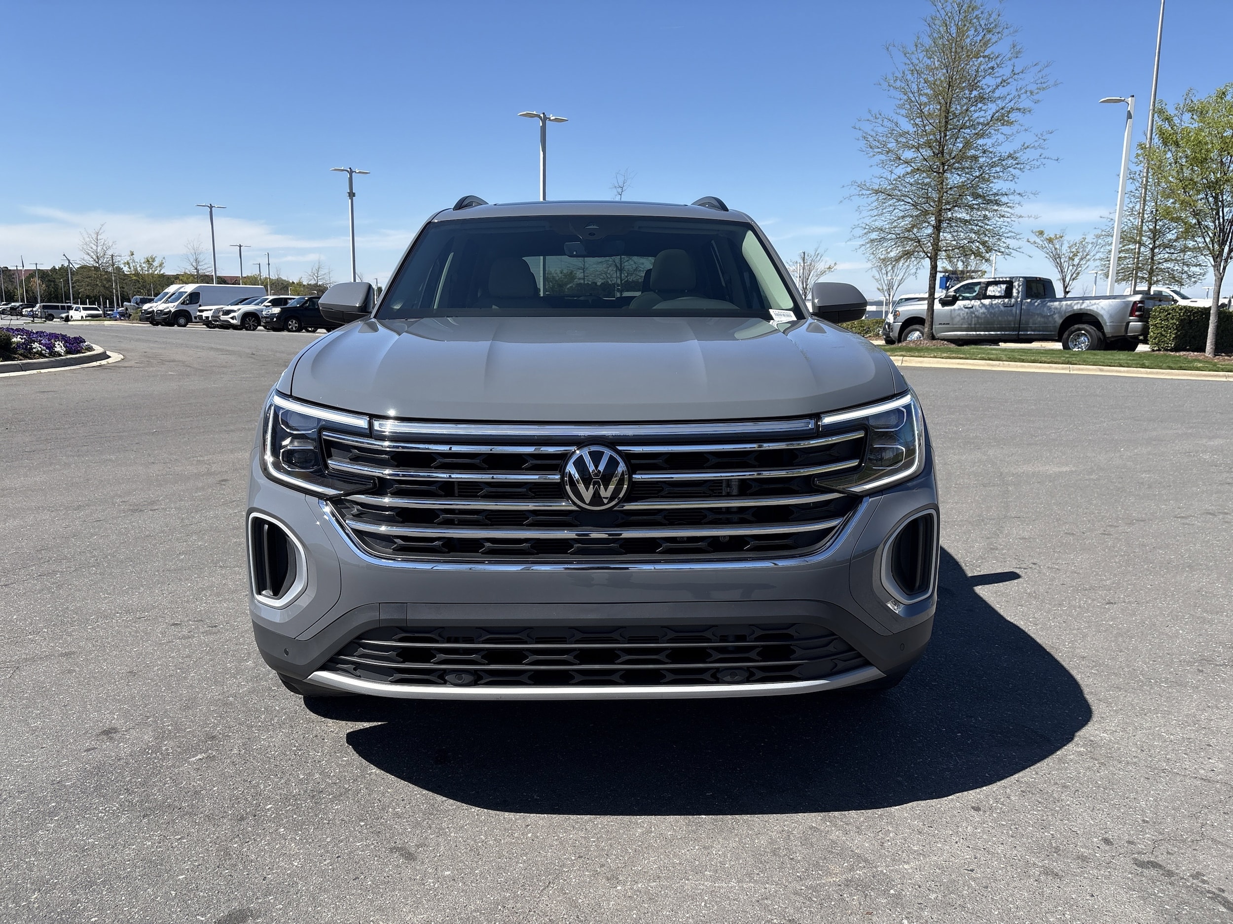 2026 Volkswagen Atlas 2.0T SE w/Technology photo 2