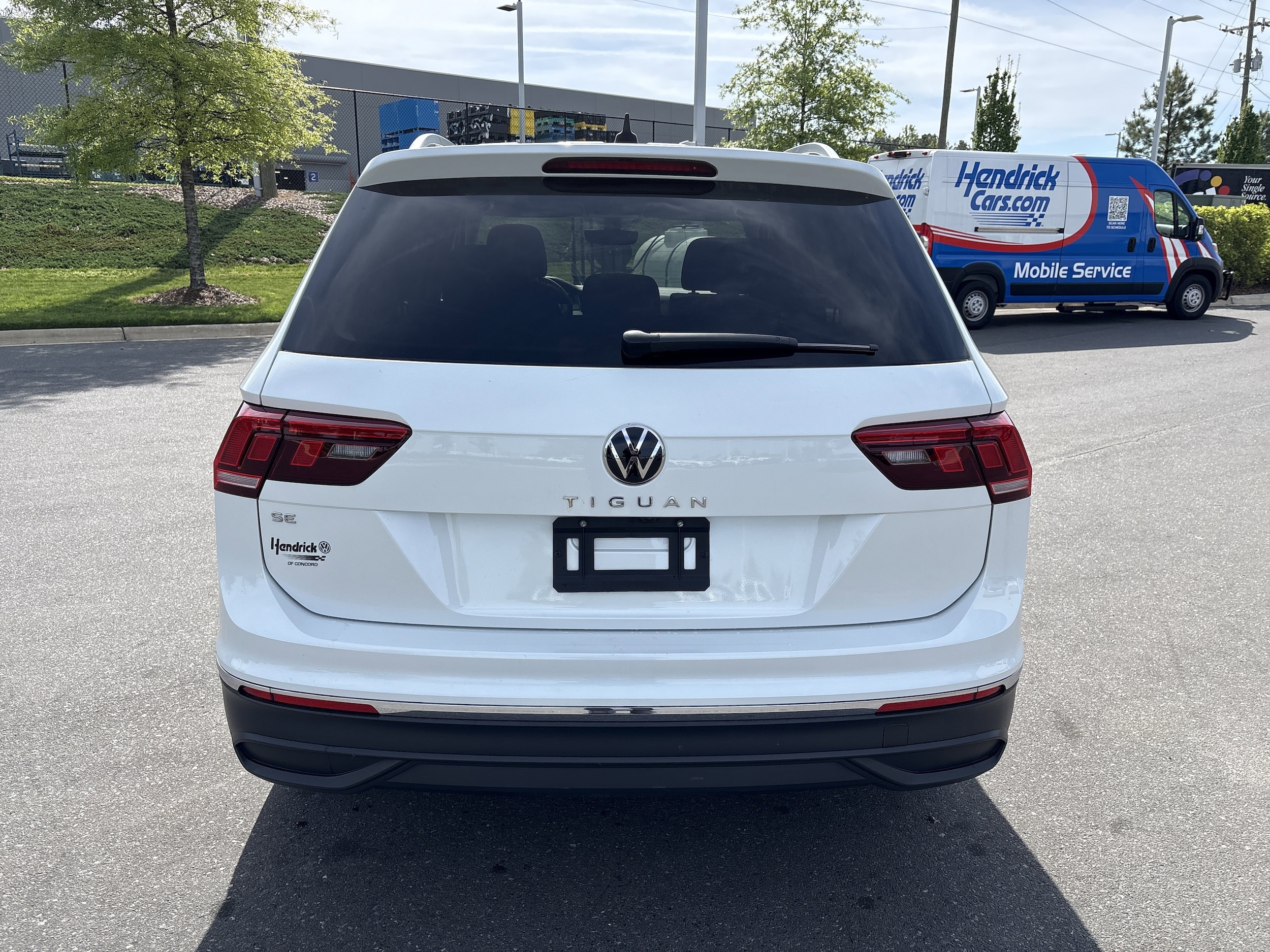 2023 Volkswagen Tiguan 2.0T SE photo 3