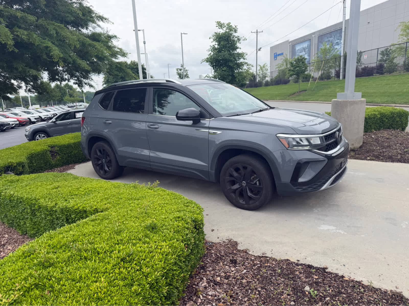 2023 Volkswagen Taos 1.5T SE photo 2