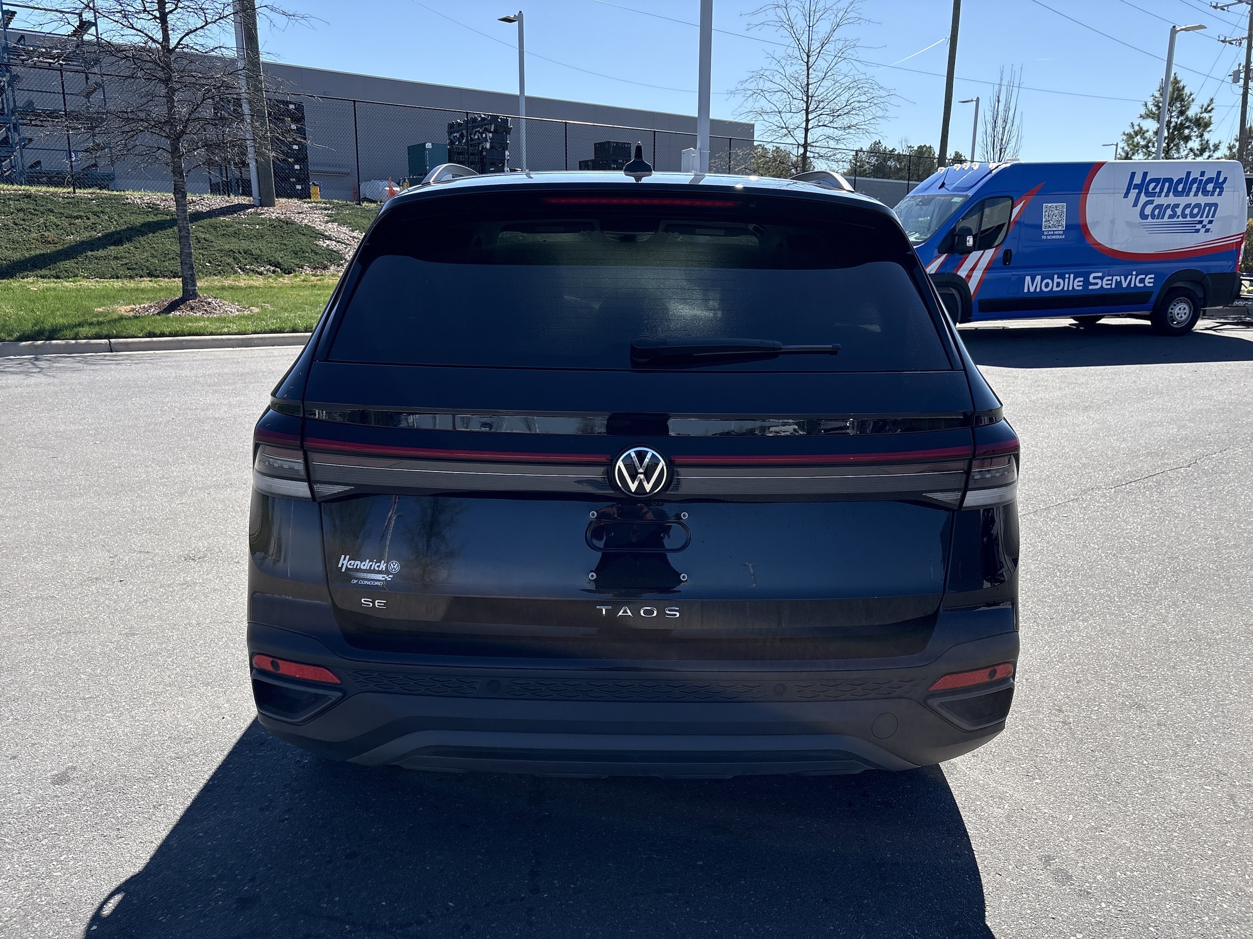 2025 Volkswagen Taos 1.5T SE Black photo 3