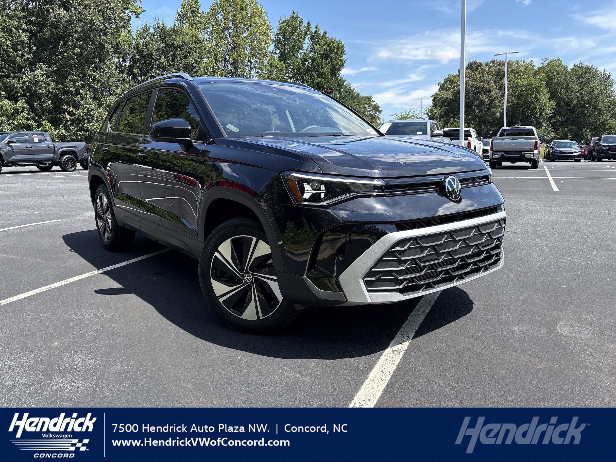 2025 Volkswagen Taos SE's photo