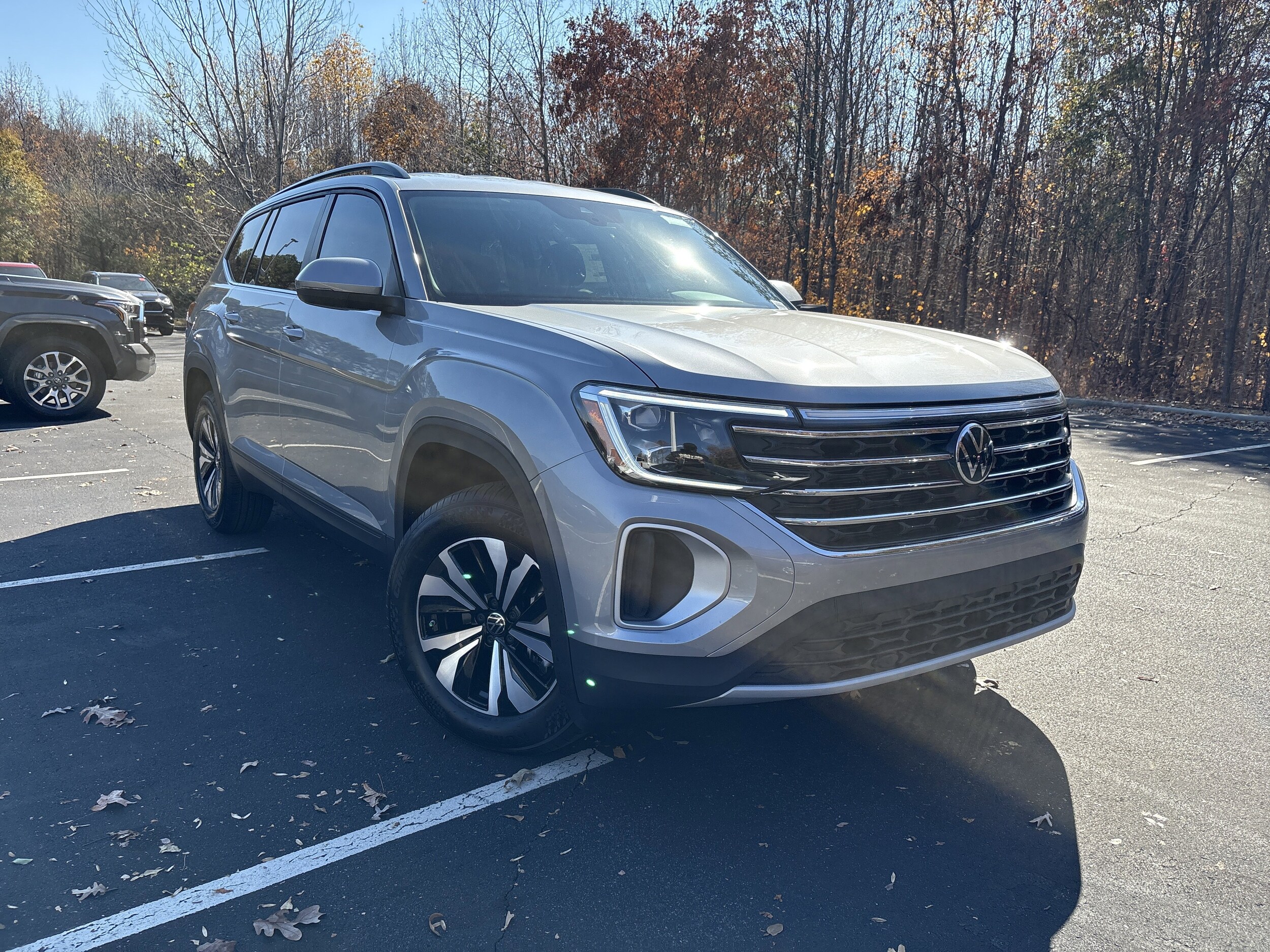 2026 Volkswagen Atlas SE photo 2