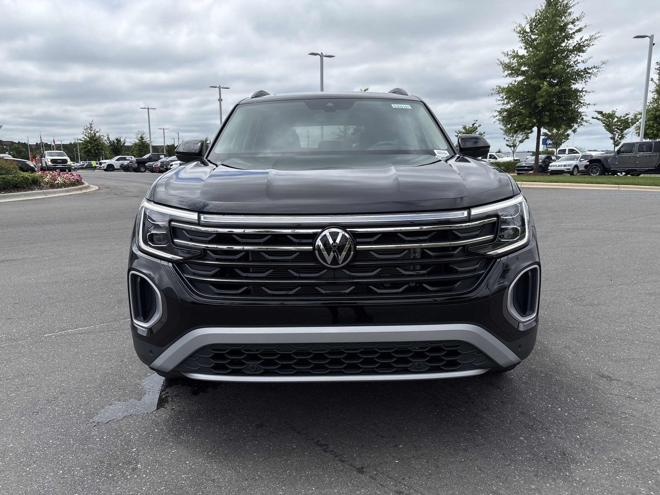 2025 Volkswagen Atlas Peak Edition SE photo 3