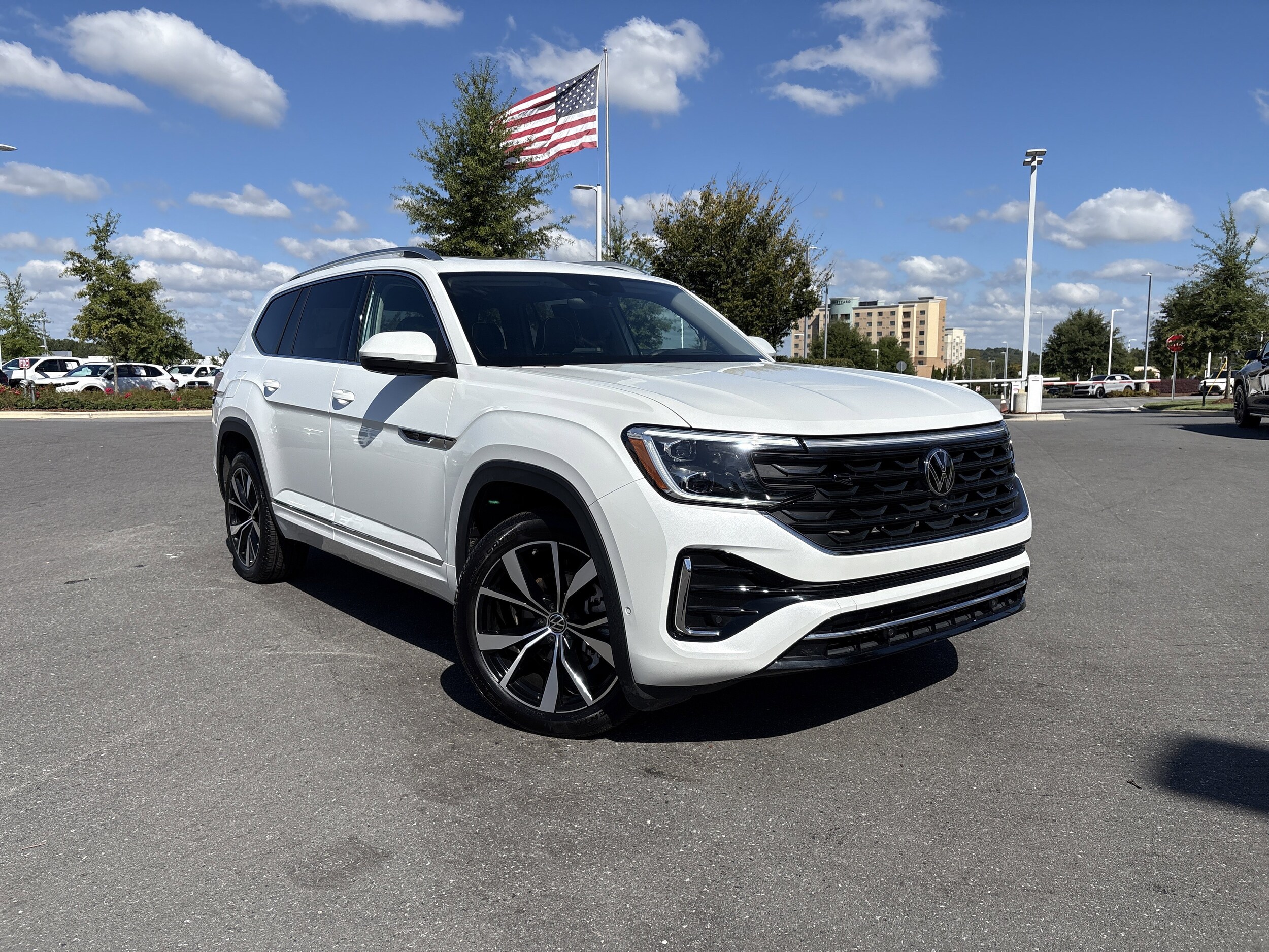 2025 Volkswagen Atlas SEL Premium R-Line photo 2