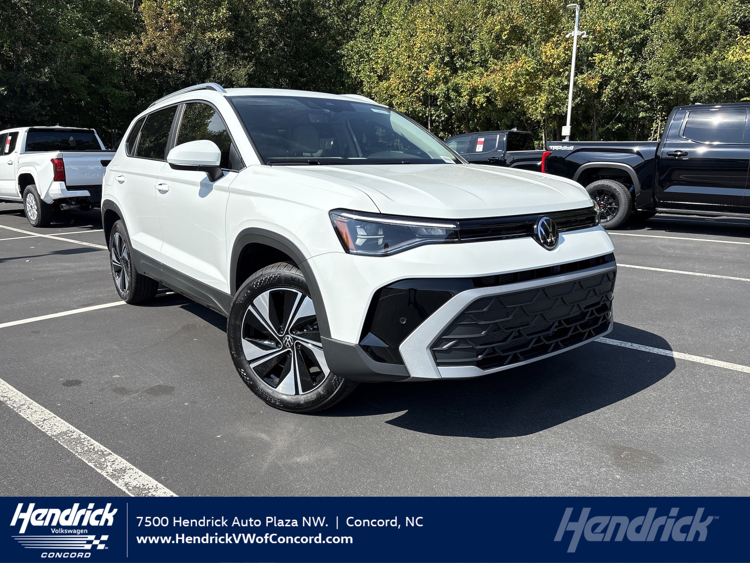 2025 Volkswagen Taos SE's photo