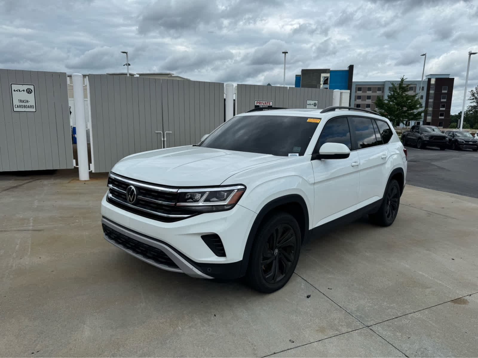 Used 2022 Volkswagen Atlas SE w/Tech with VIN 1V2JP2CA6NC534110 for sale in Concord, NC