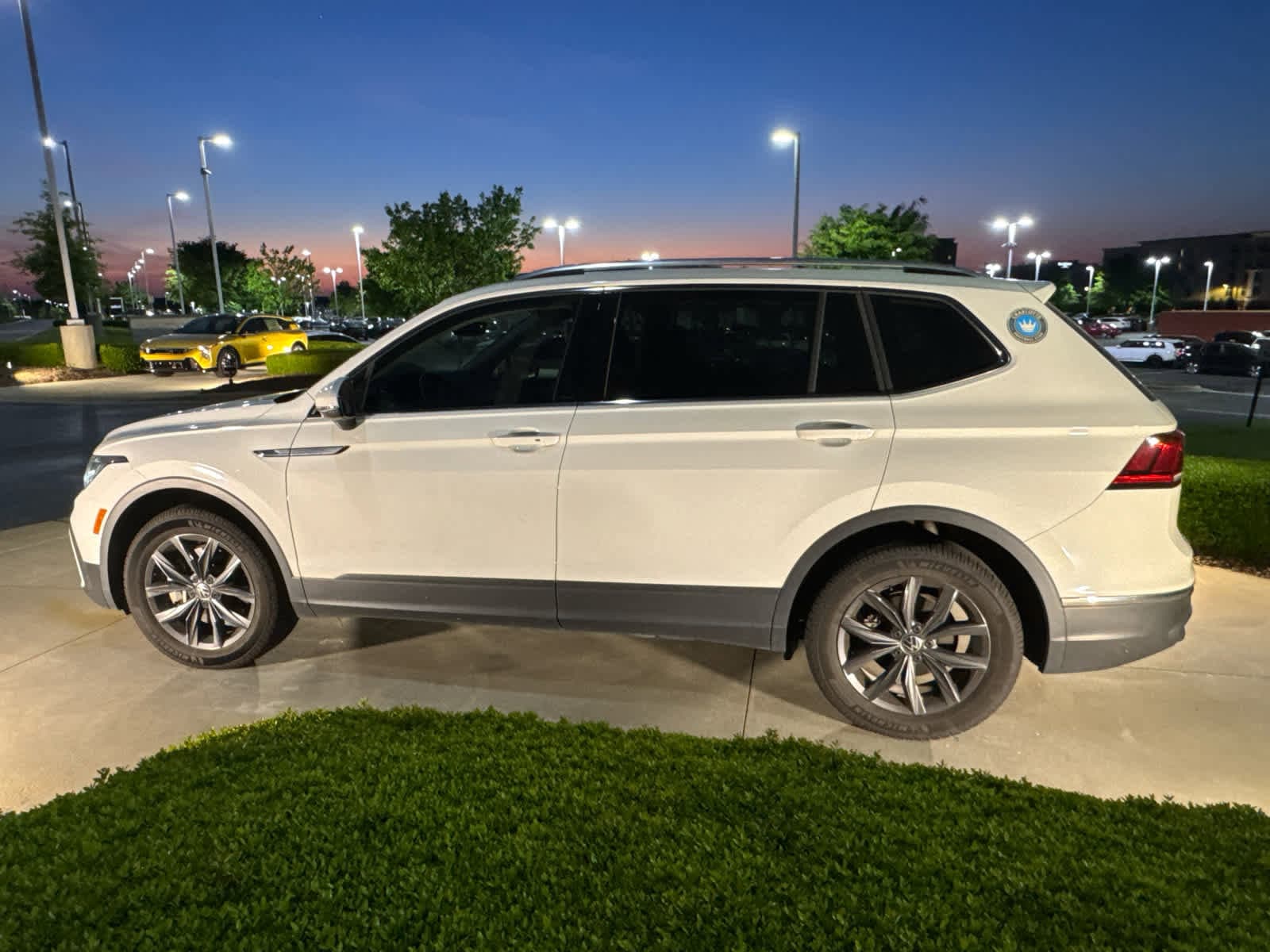 2022 Volkswagen Tiguan 2.0T SE photo 6