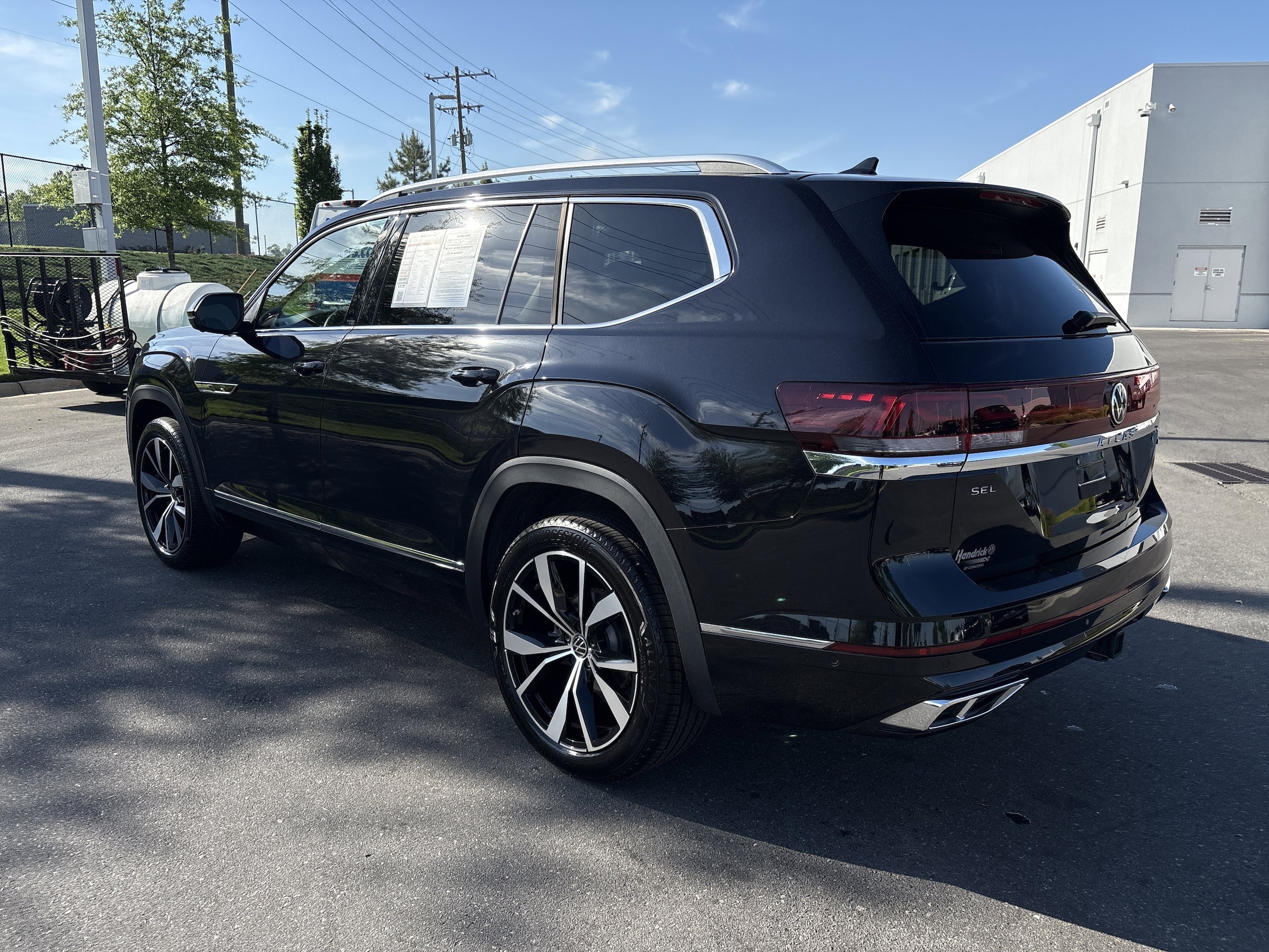 2025 Volkswagen Atlas 2.0T SEL Premium R-Line photo 5
