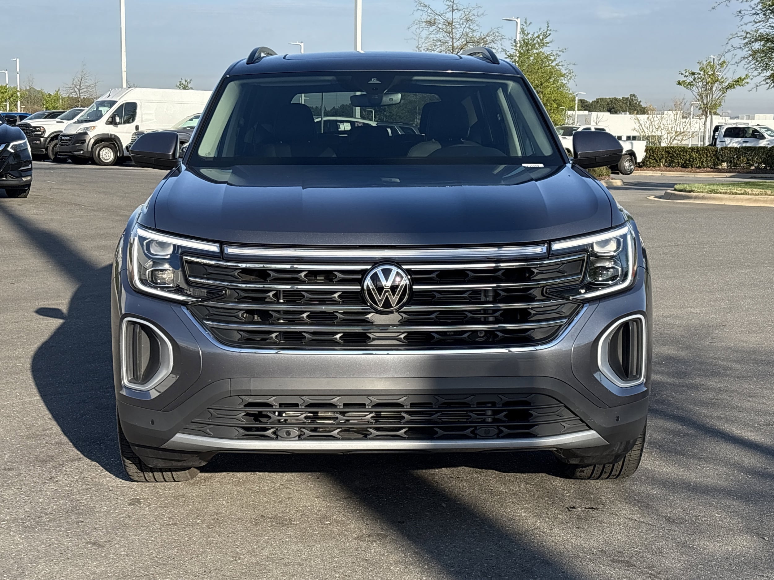 2025 Volkswagen Atlas 2.0T SE w/Technology photo 2