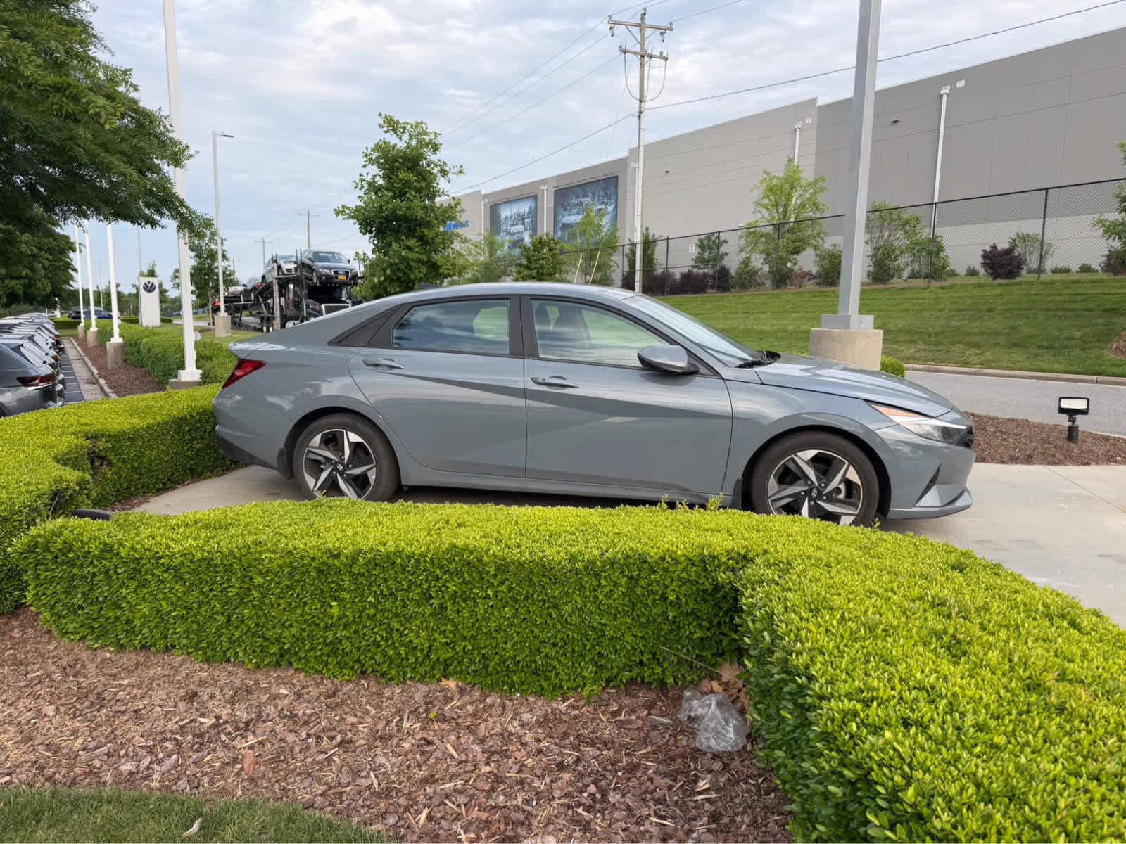 2023 Hyundai Elantra SEL photo 3