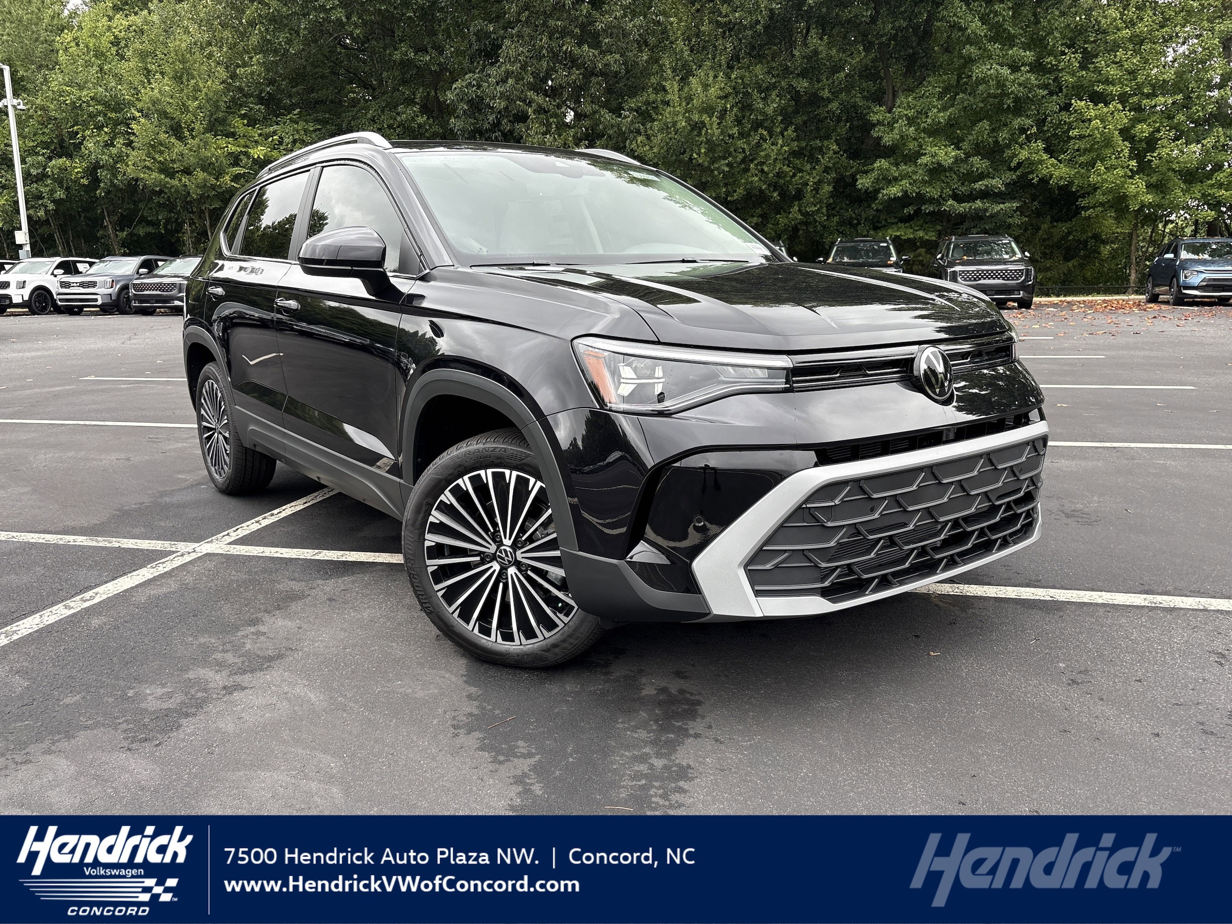 2025 Volkswagen Taos SE's photo