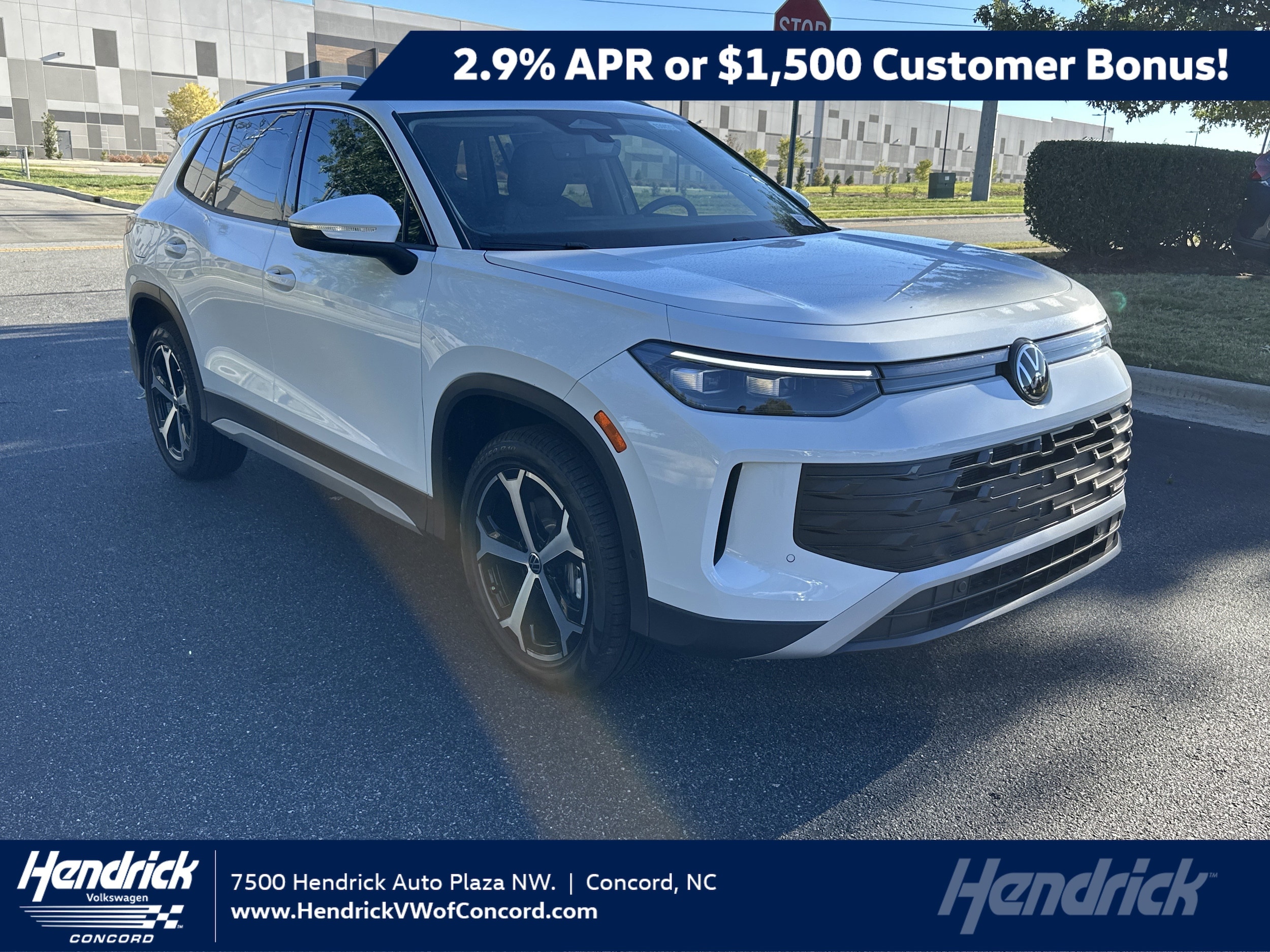 2025 Volkswagen Tiguan SE's photo