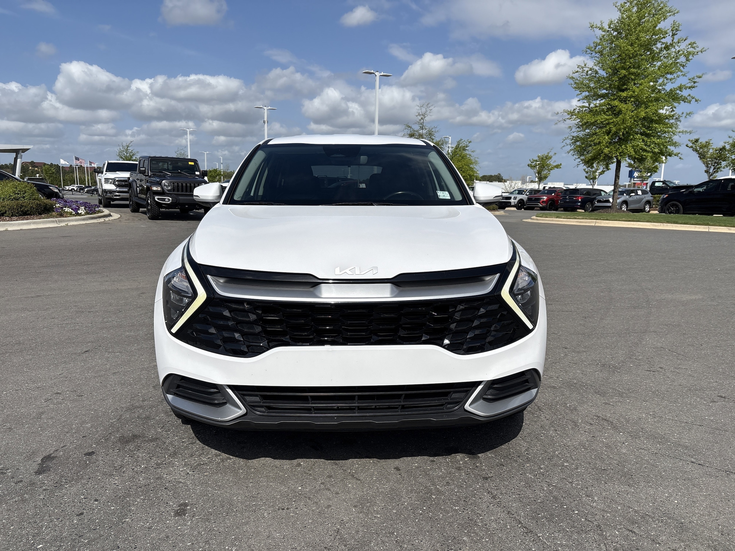 2023 Kia Sportage EX photo 2