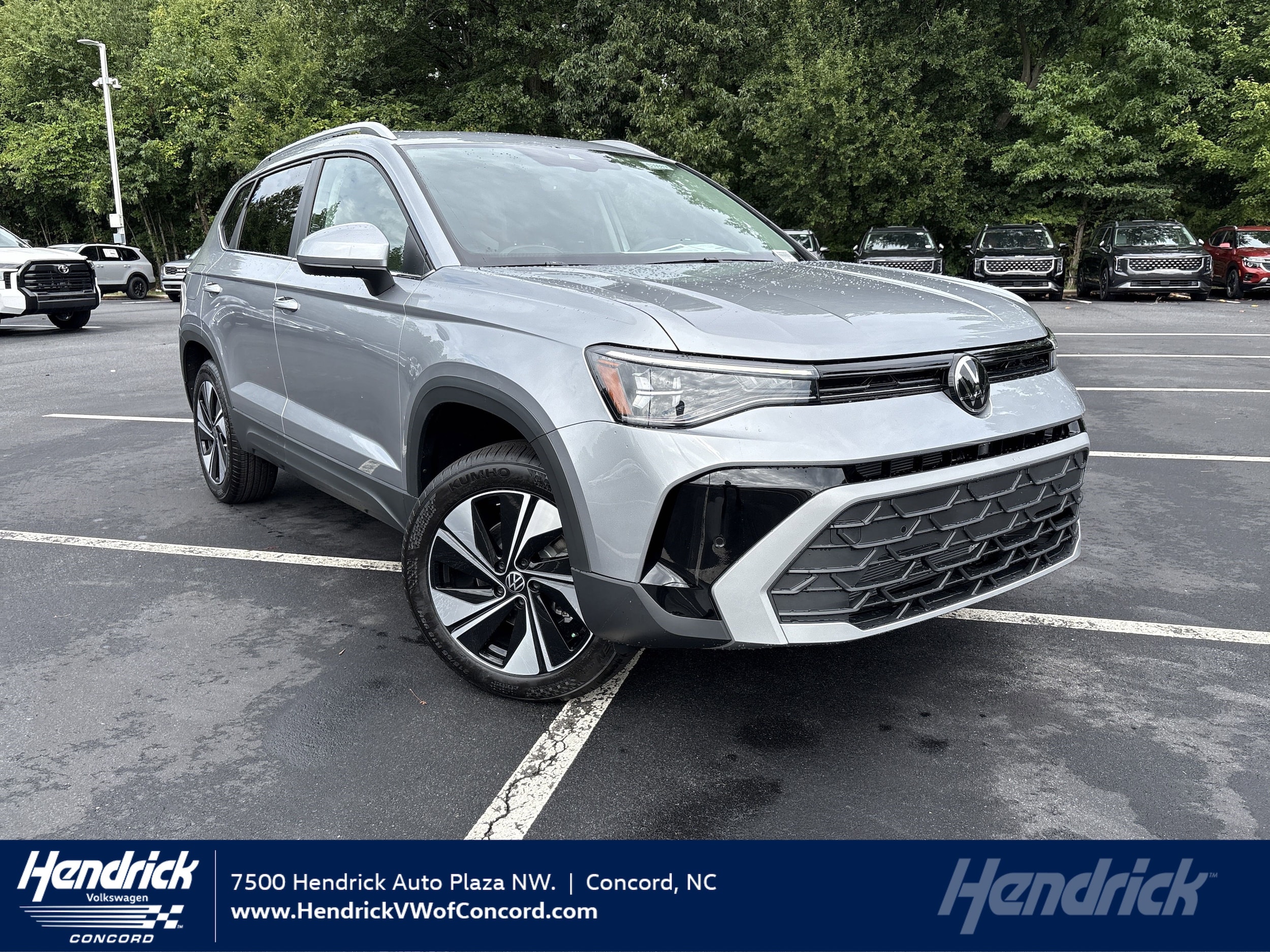 2025 Volkswagen Taos SE's photo