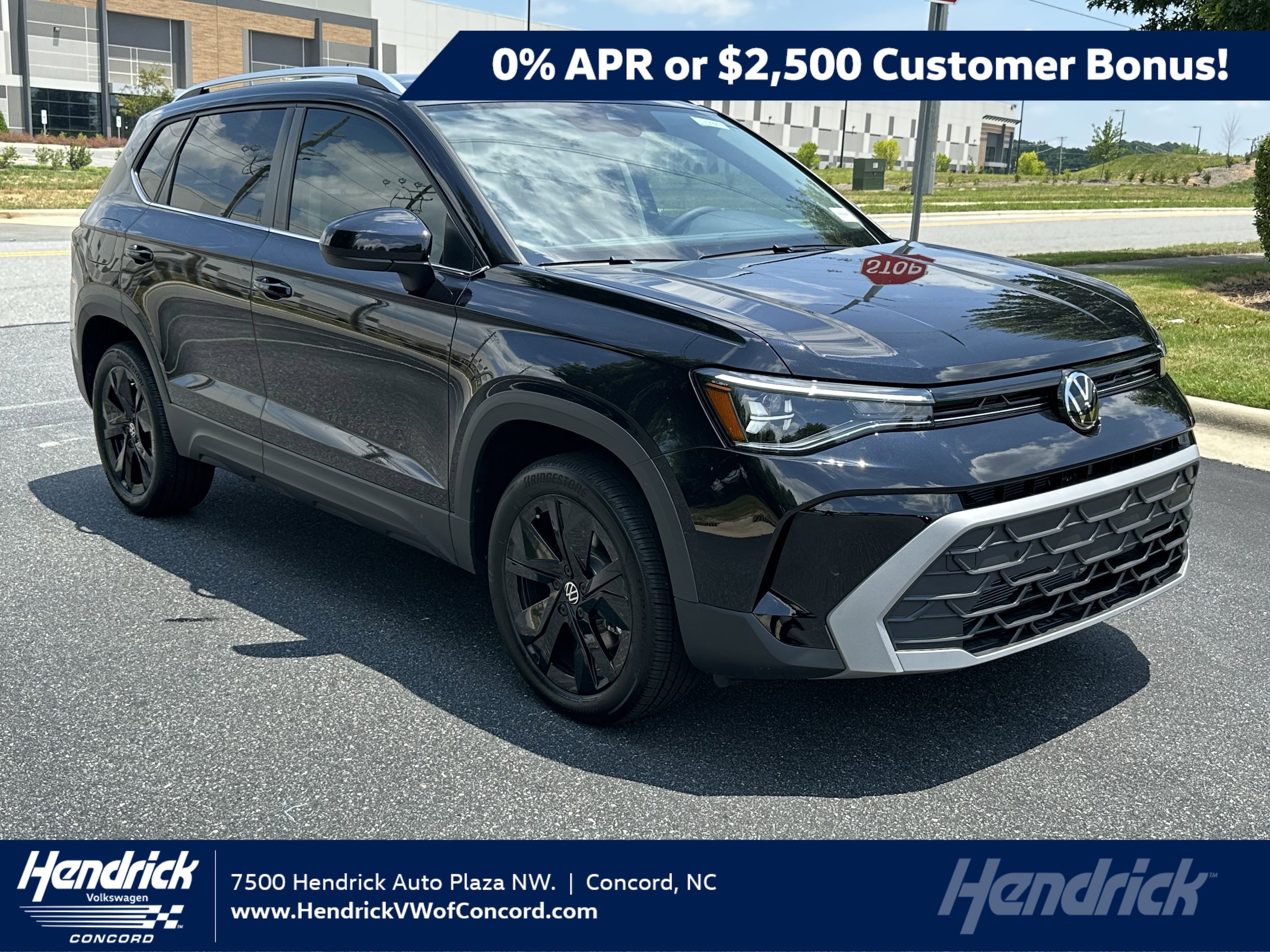 2025 Volkswagen Taos SE's photo